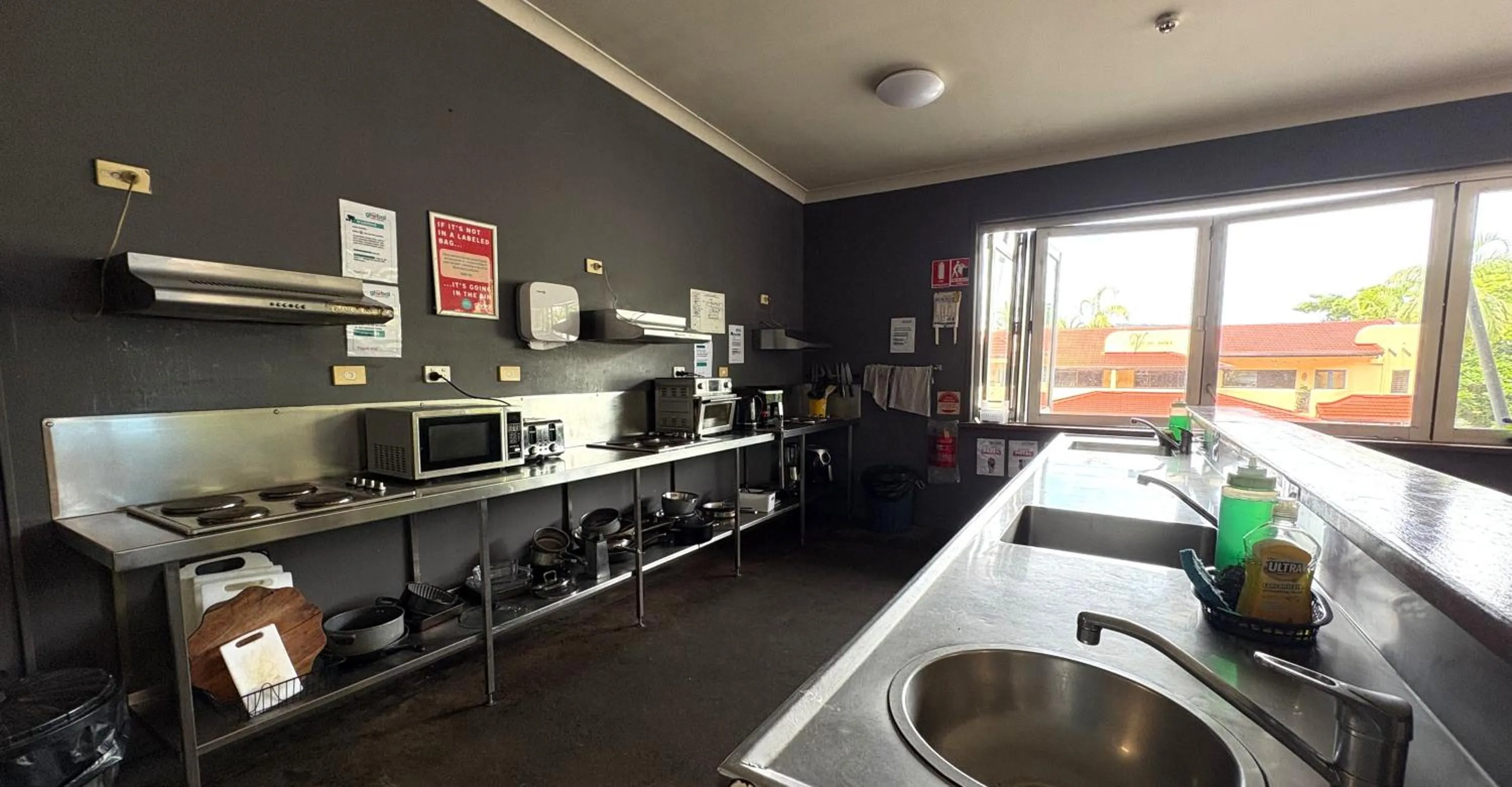 Global Backpackers Youth Hostel