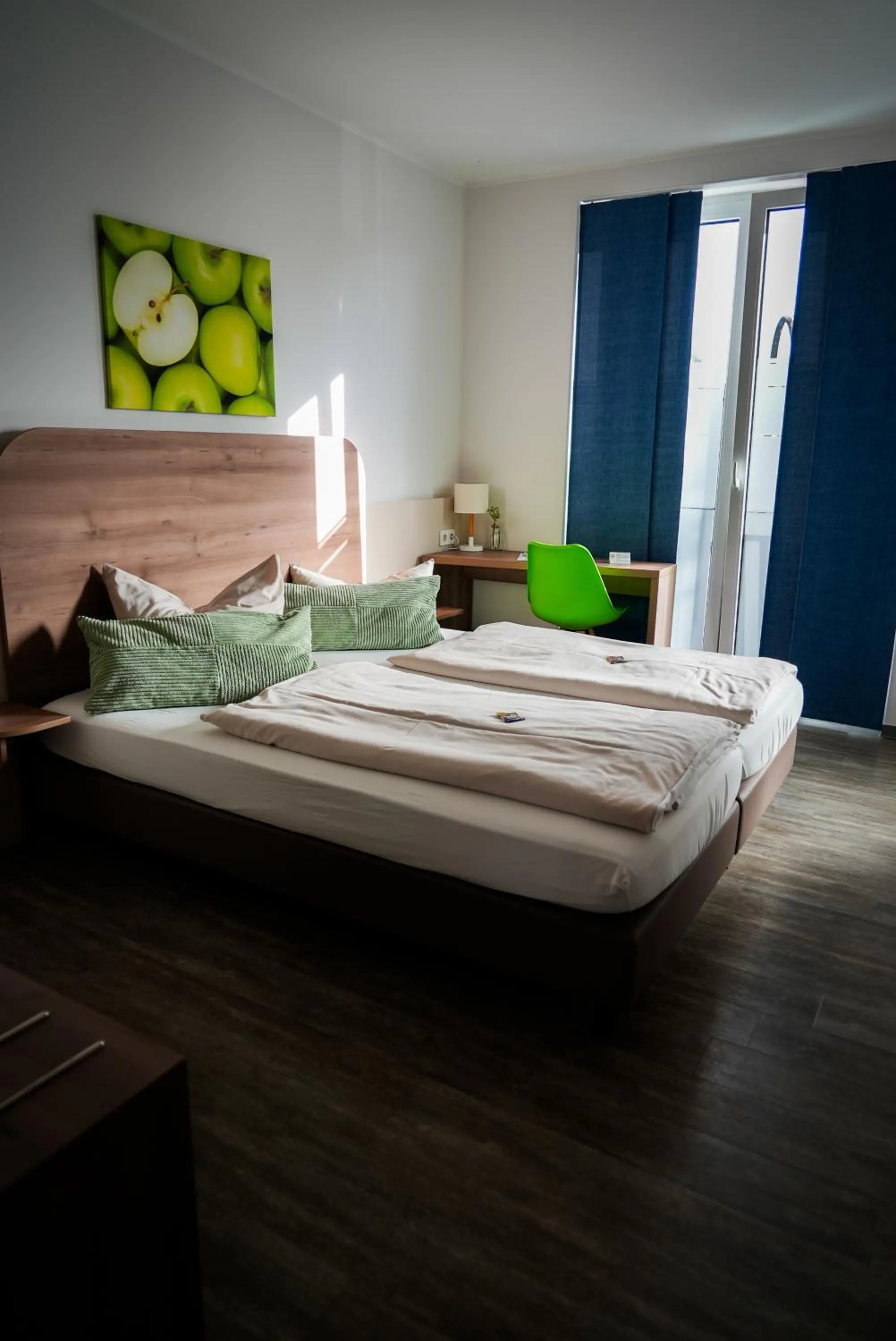 Bedroom, Bed in Hotel M24 - Alle Zimmer mit Küchenzeile