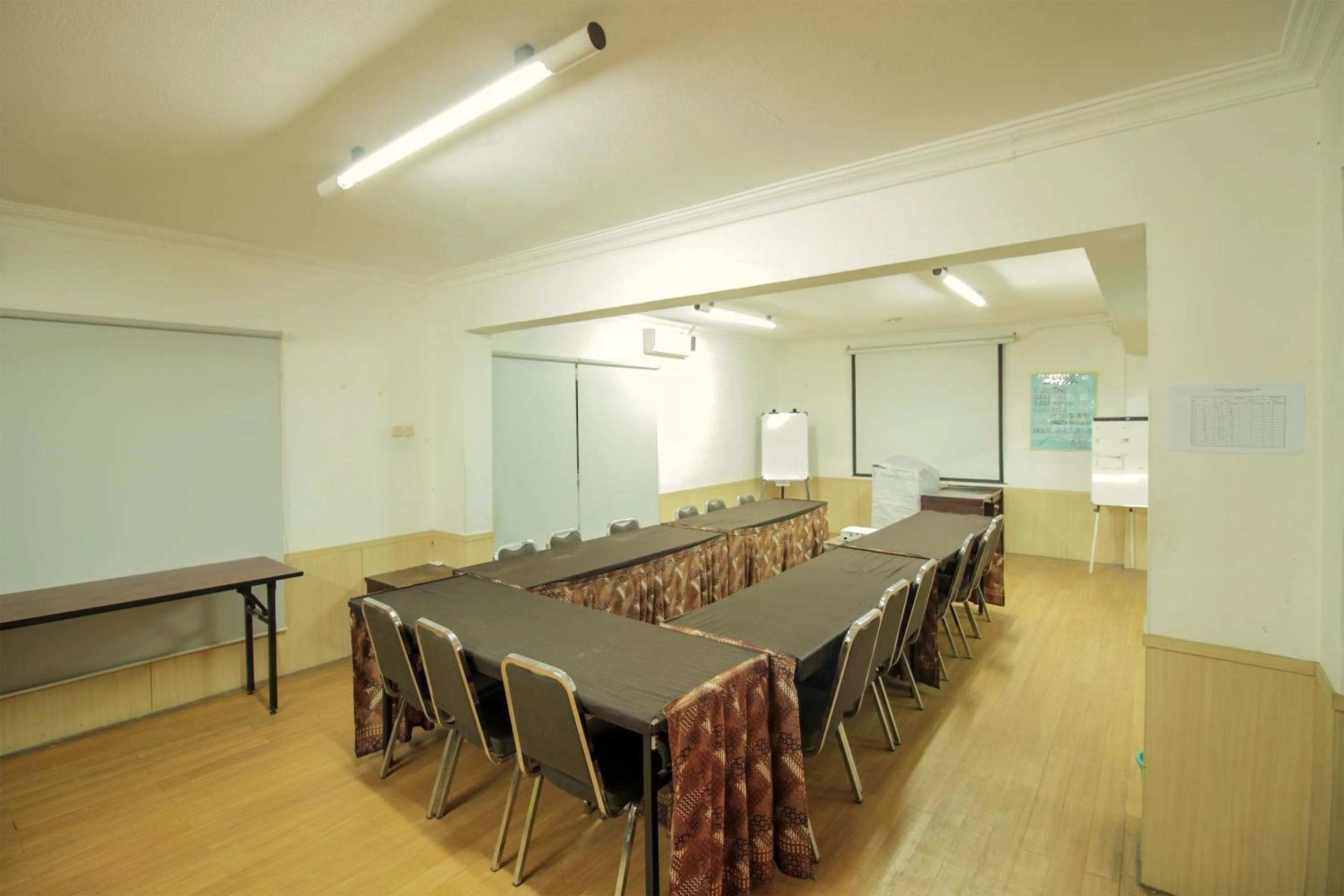 Business facilities in Collection O 295 Grha Ciumbuleuit Guest House