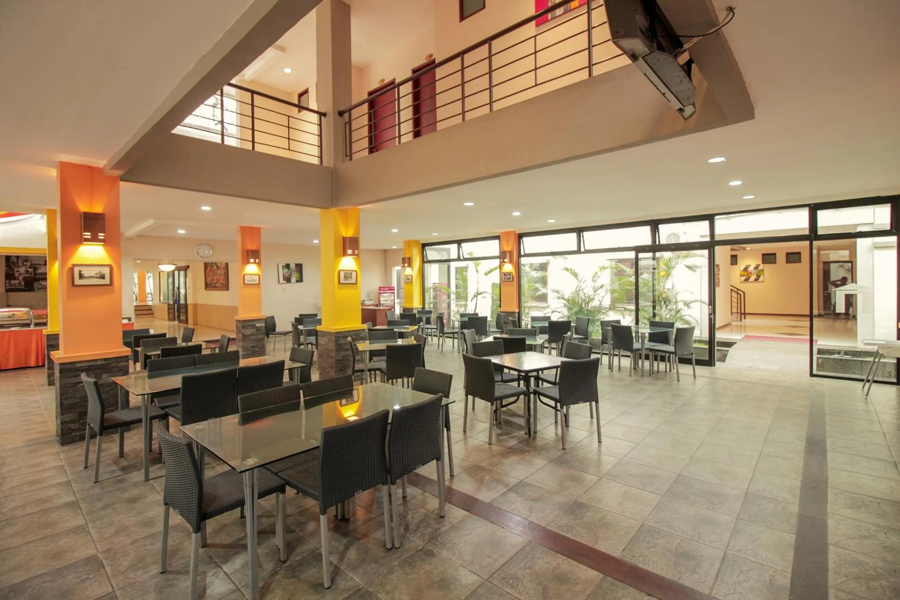 Restaurant/places to eat in Collection O 295 Grha Ciumbuleuit Guest House