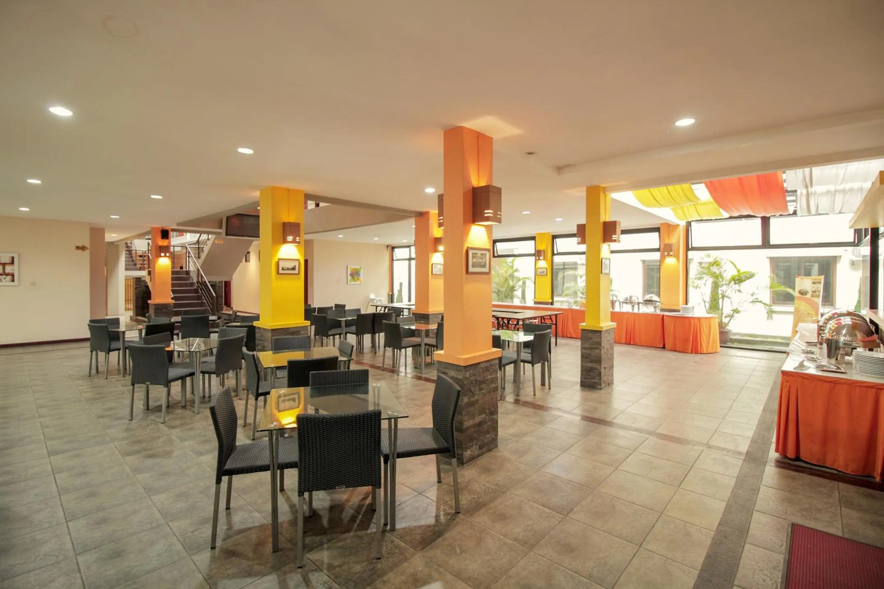 Restaurant/places to eat in Collection O 295 Grha Ciumbuleuit Guest House