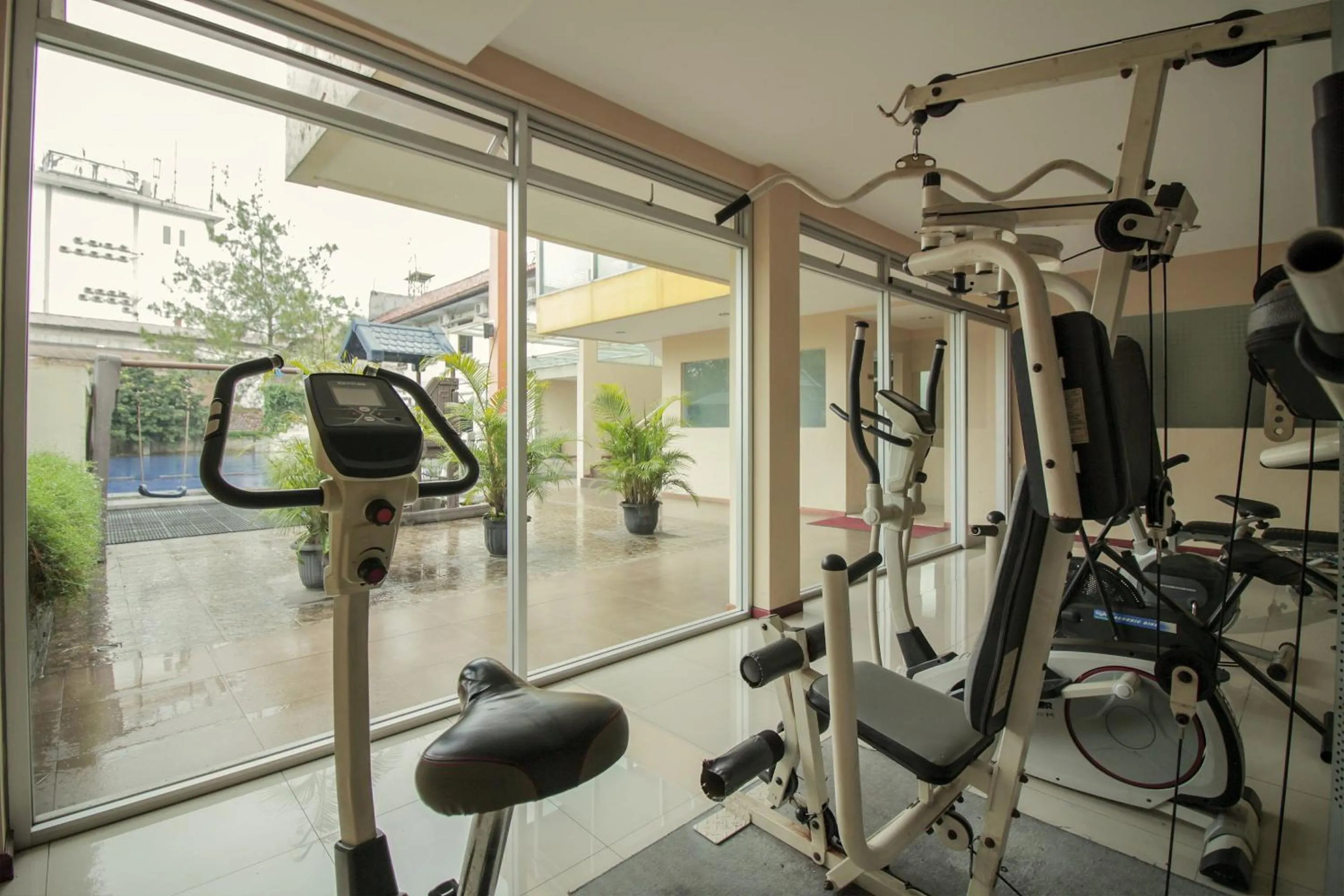 Fitness centre/facilities in Collection O 295 Grha Ciumbuleuit Guest House