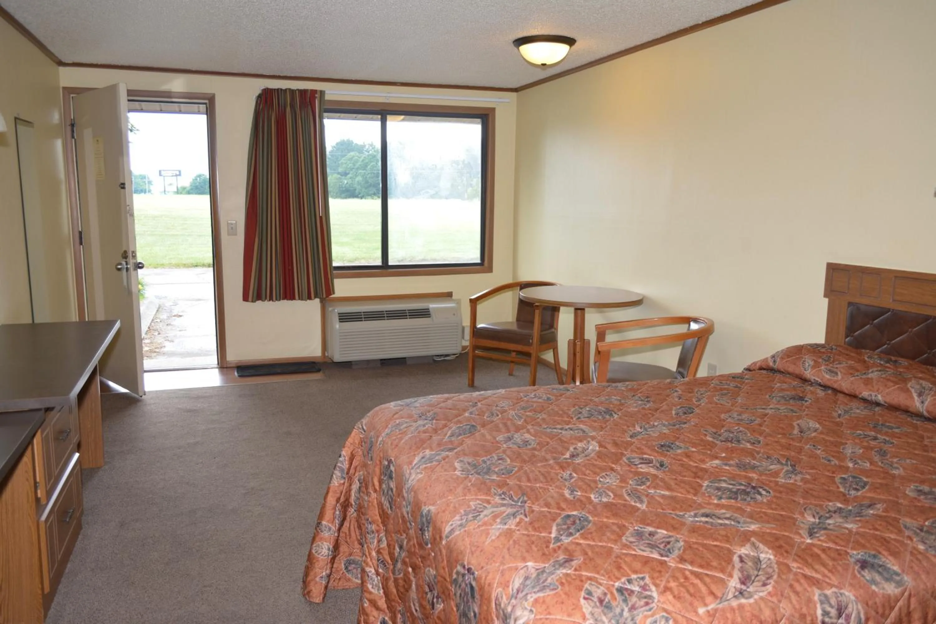 Bedroom, Bed in Arbor Inn of Historic Marshall