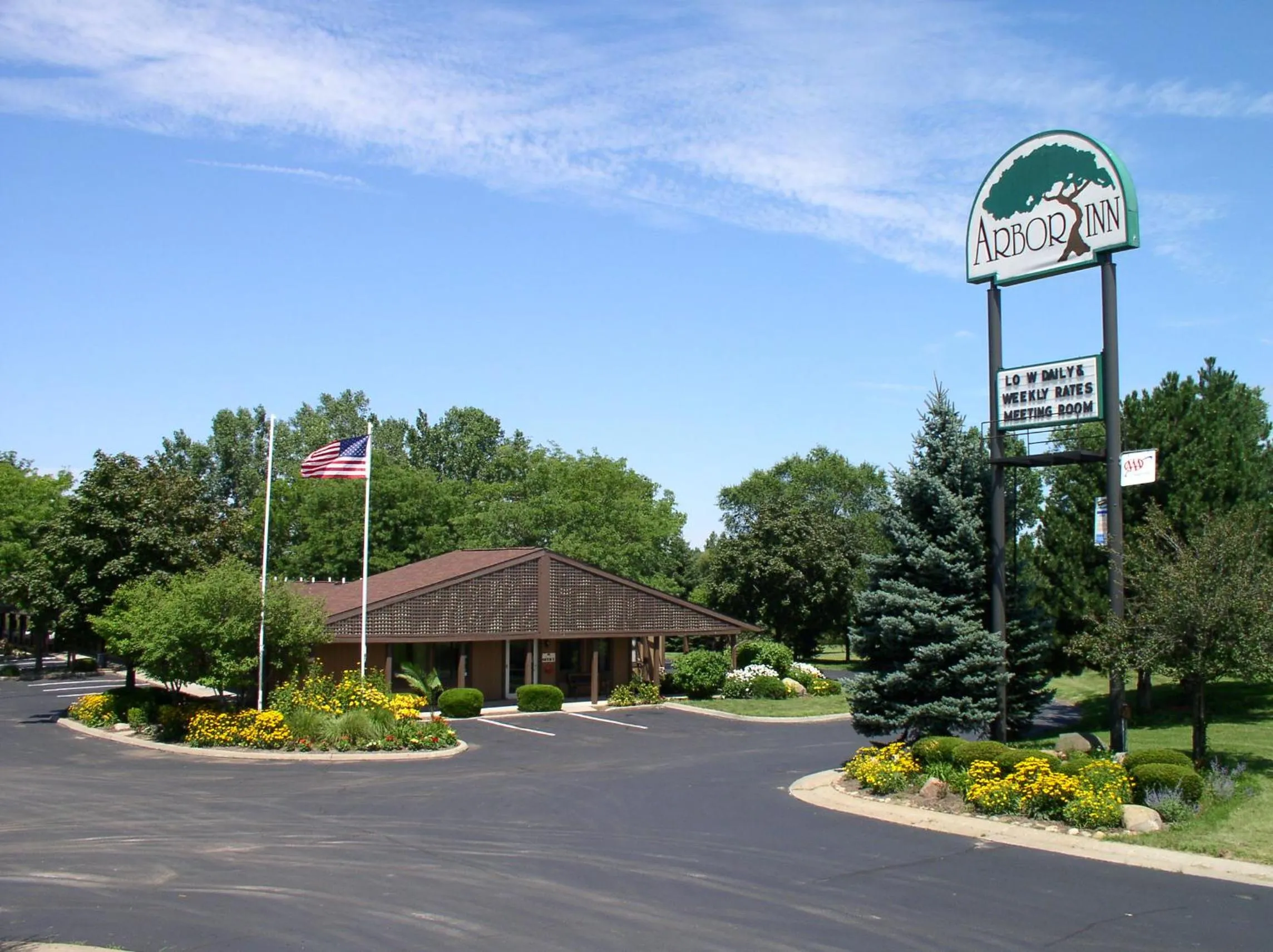 Facade/entrance in Arbor Inn of Historic Marshall