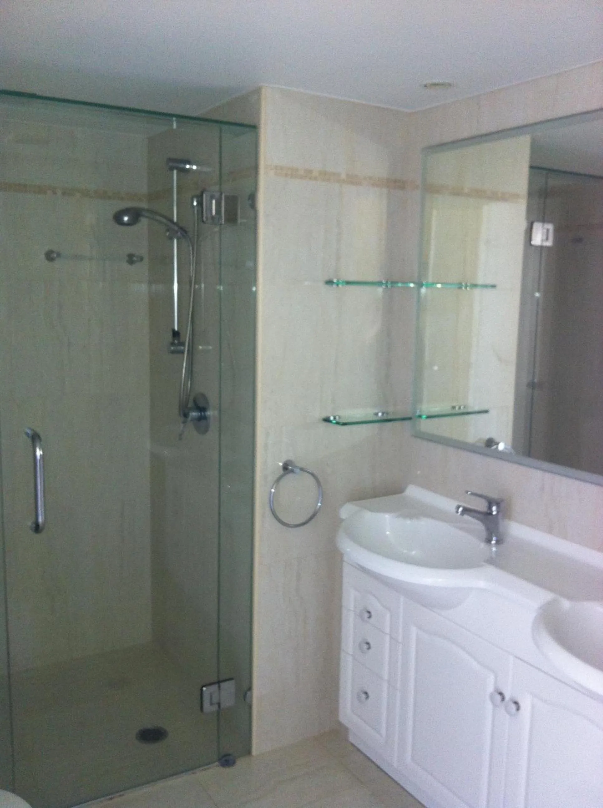 Bathroom in Carool Holiday Apartments