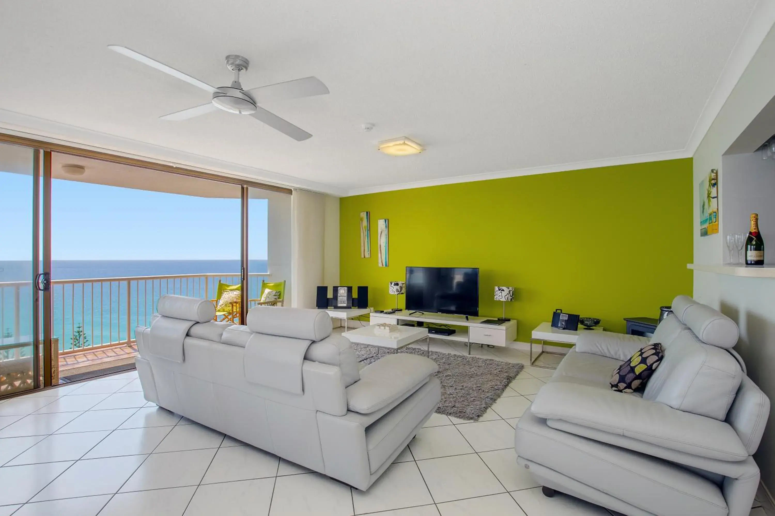 Three-Bedroom Apartment in Carool Holiday Apartments Three-Bedroom Apartment in Carool Holiday Apartments