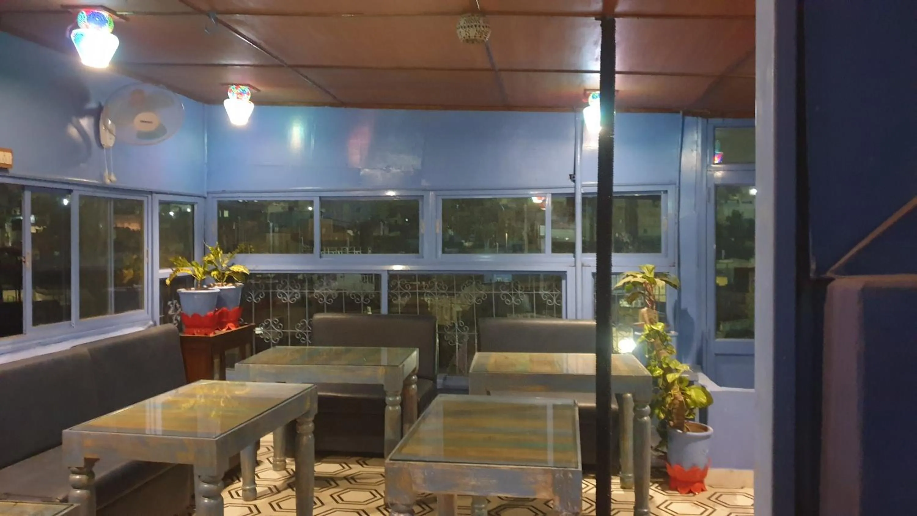 Restaurant/places to eat in Juna Mahal Boutique Home Stay