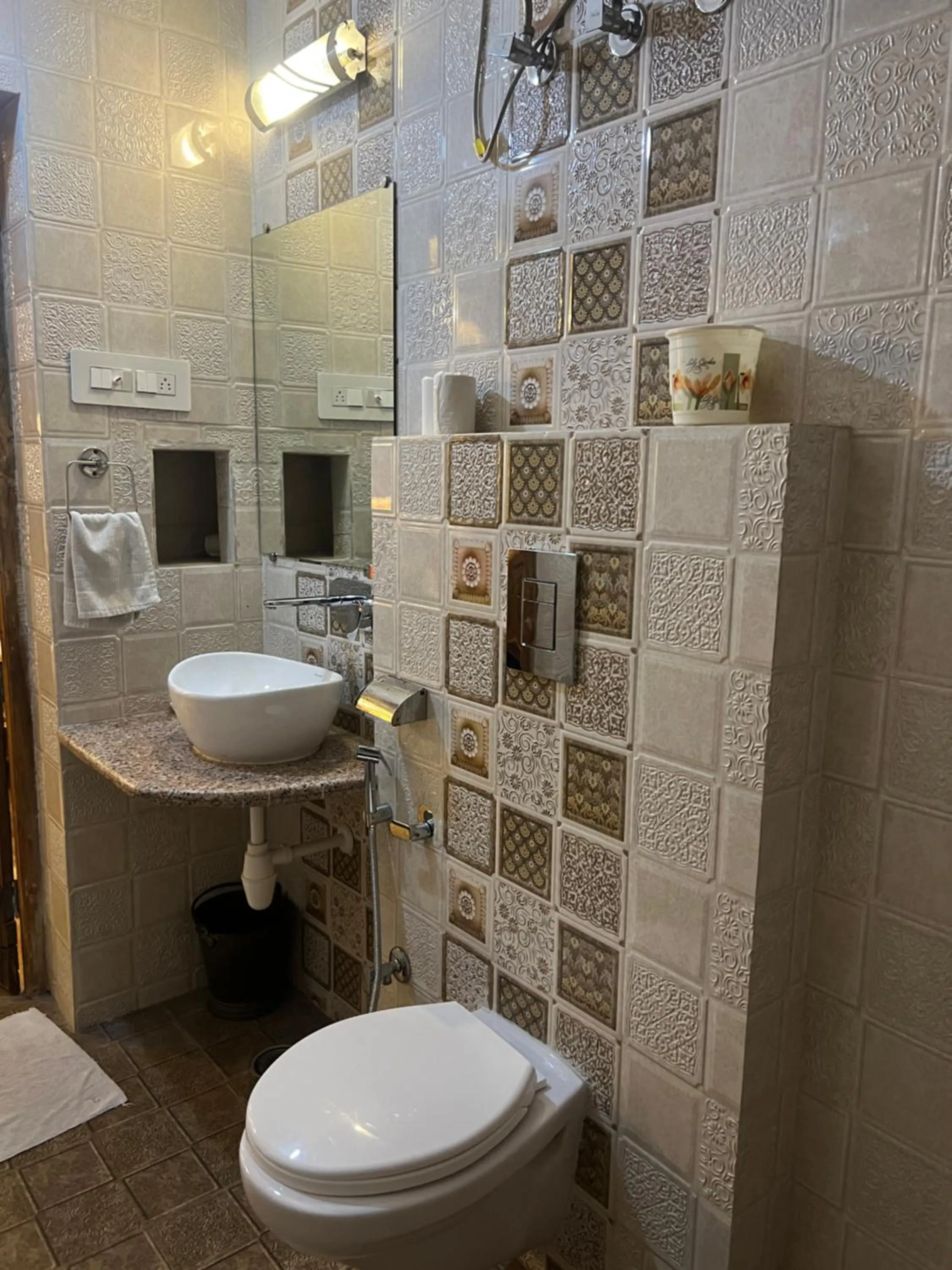 Shower in Juna Mahal Boutique Home Stay