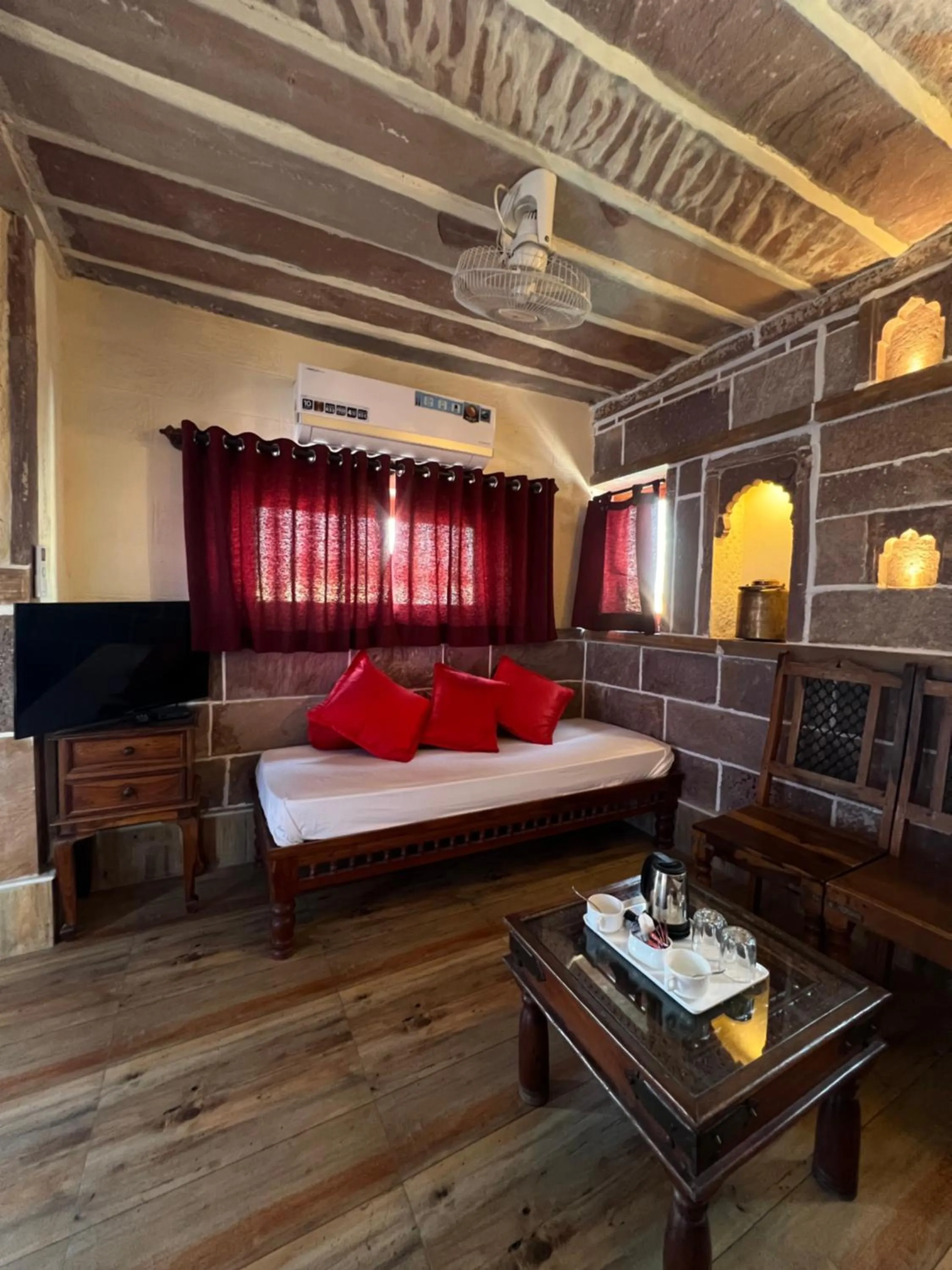 TV and multimedia, Bed in Juna Mahal Boutique Home Stay