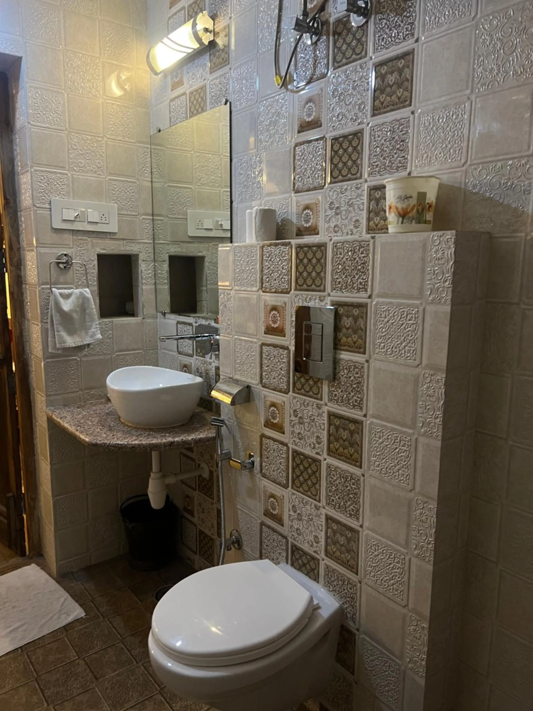 Shower in Juna Mahal Boutique Home Stay
