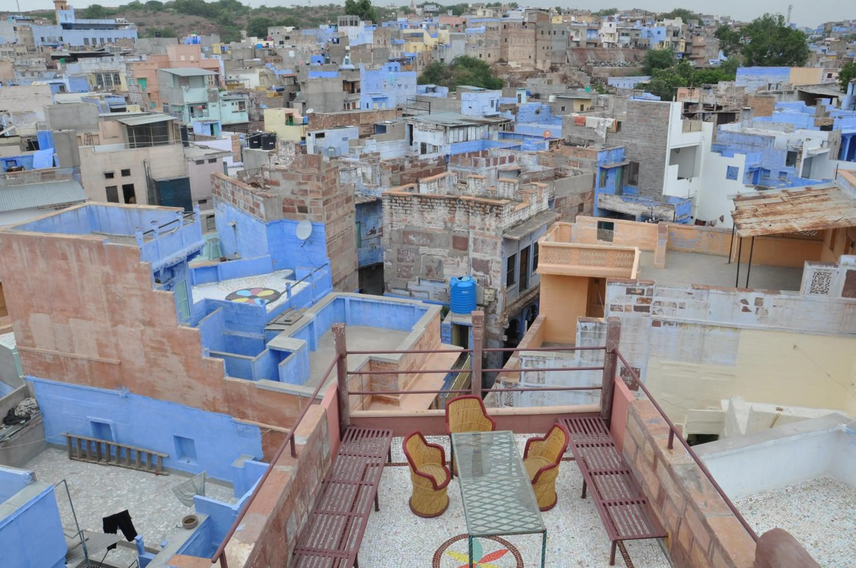 Restaurant/places to eat in Juna Mahal Boutique Home Stay