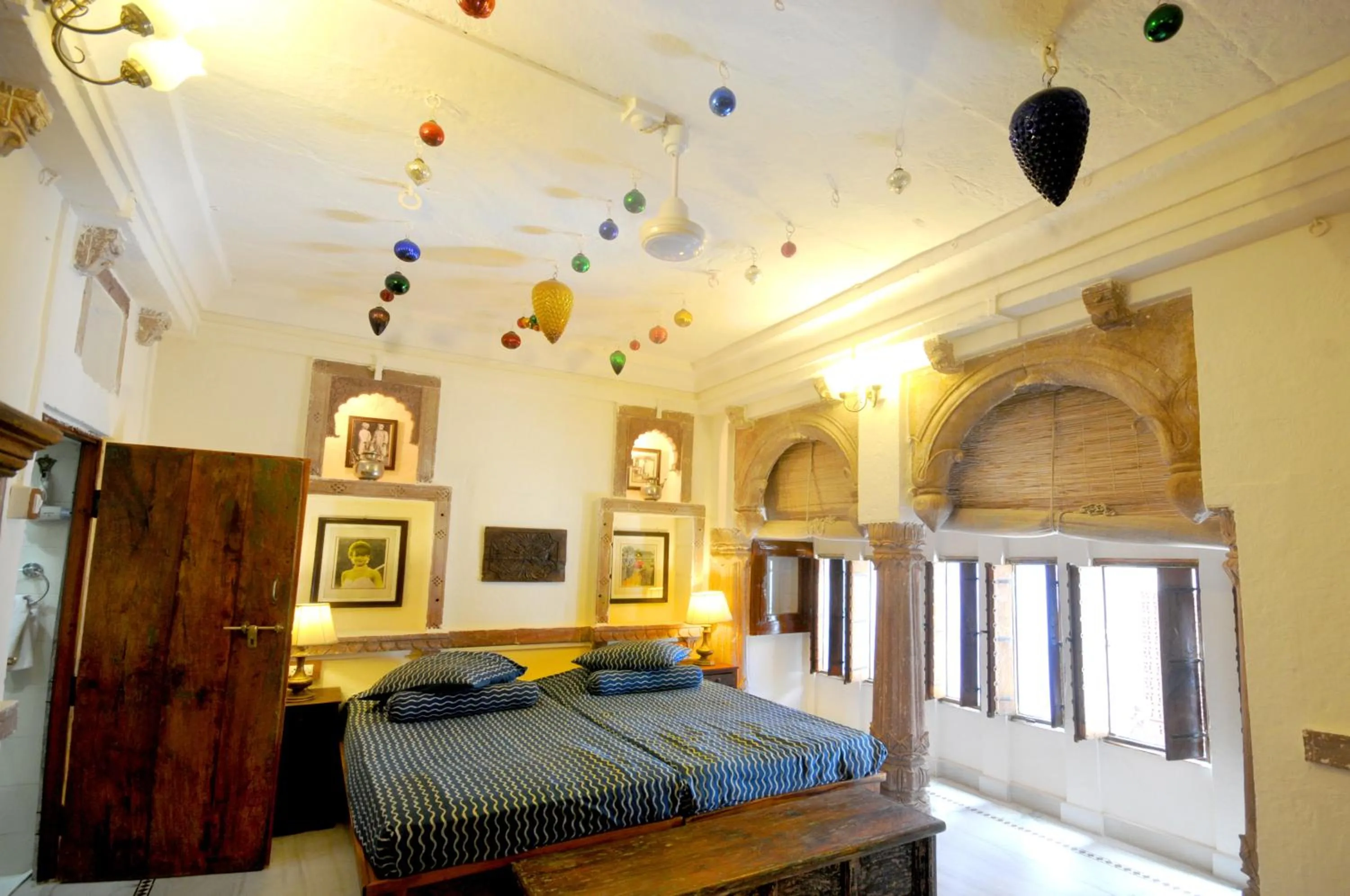 Photo of the whole room, Bed in Juna Mahal Boutique Home Stay