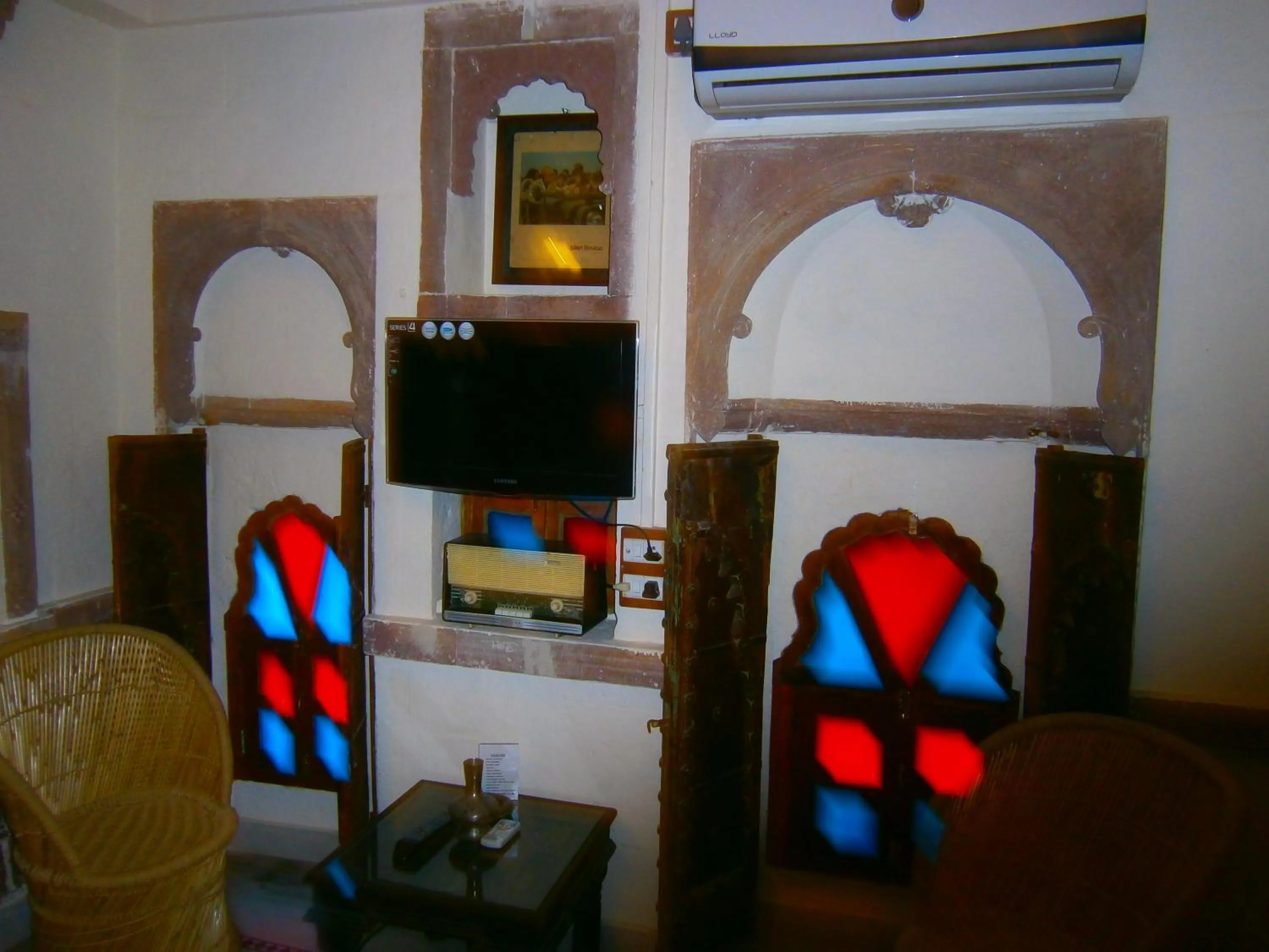 TV and multimedia in Juna Mahal Boutique Home Stay