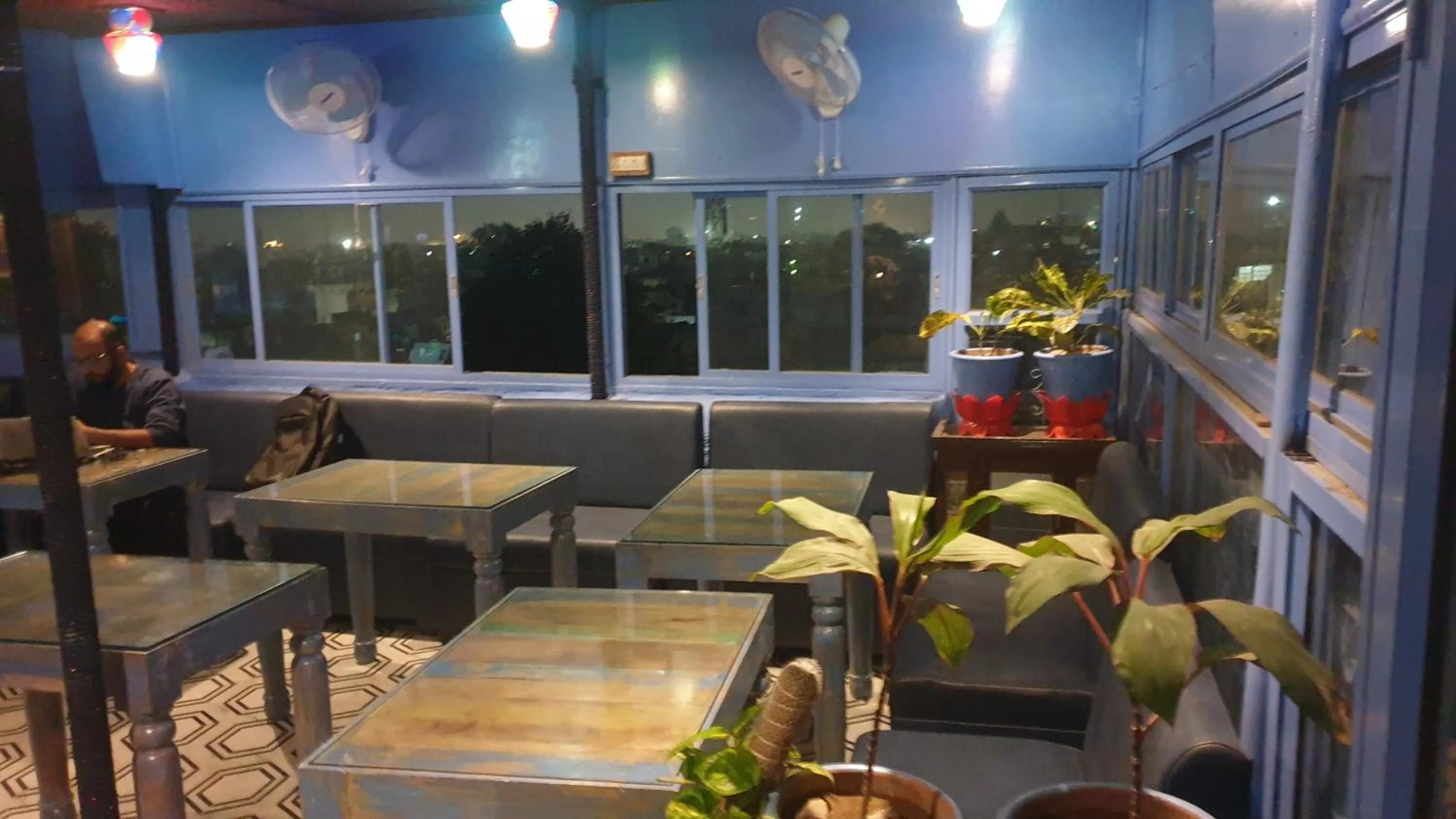 Restaurant/places to eat in Juna Mahal Boutique Home Stay