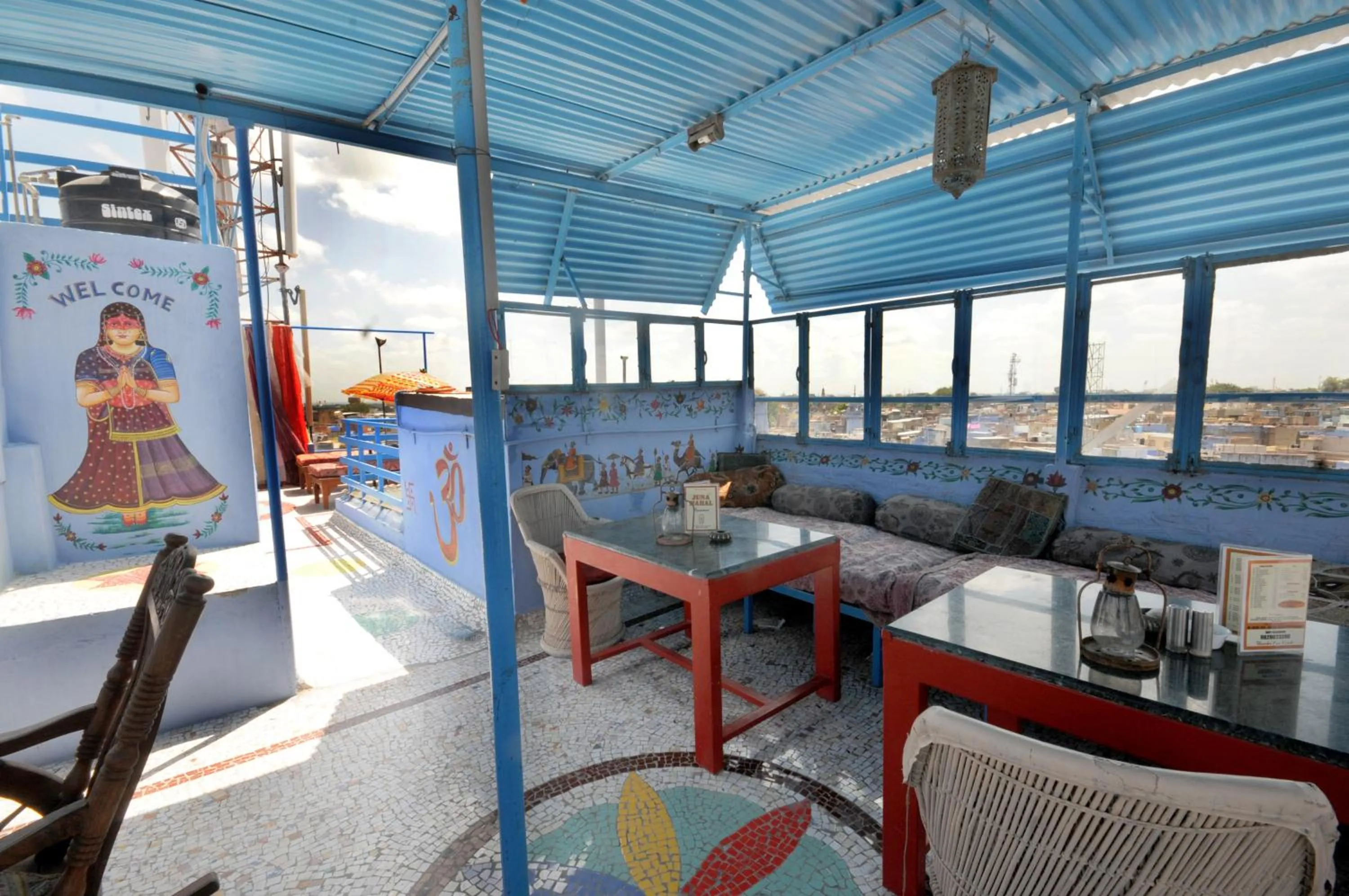 Restaurant/places to eat in Juna Mahal Boutique Home Stay