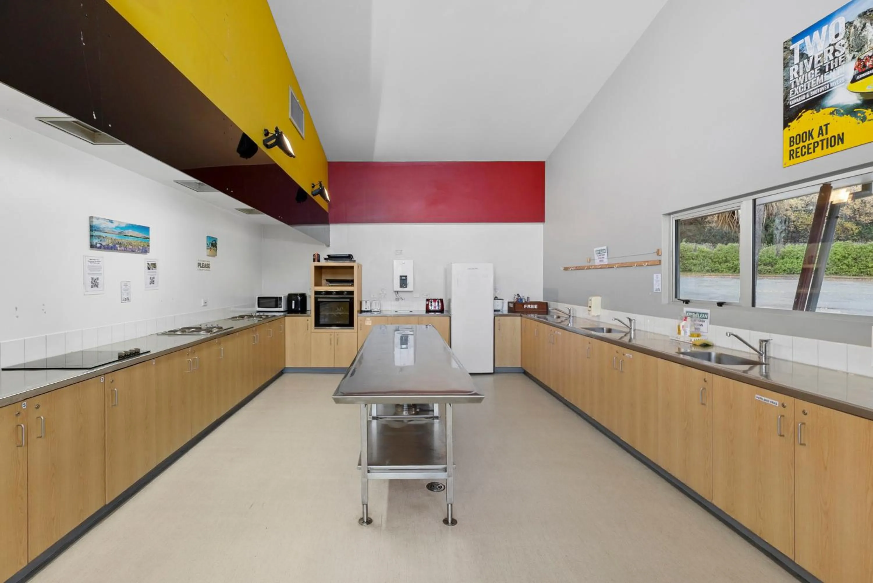 kitchen in Hampshire Holiday Parks - Queenstown Lakeview