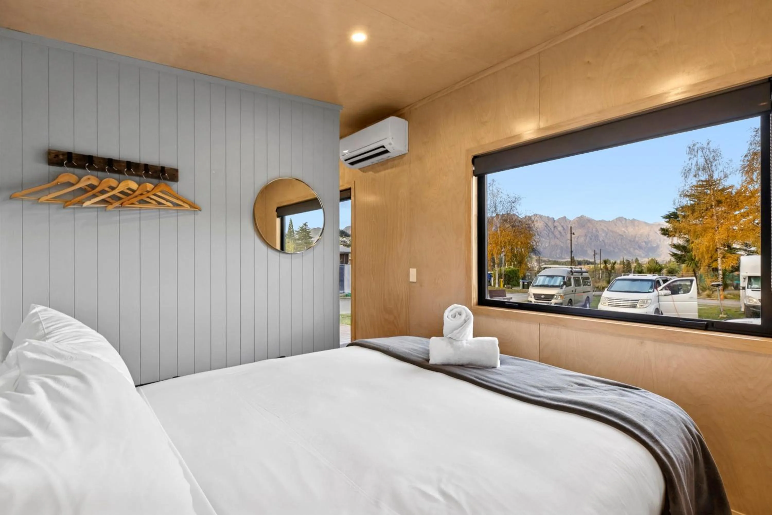 Bed in Hampshire Holiday Parks - Queenstown Lakeview