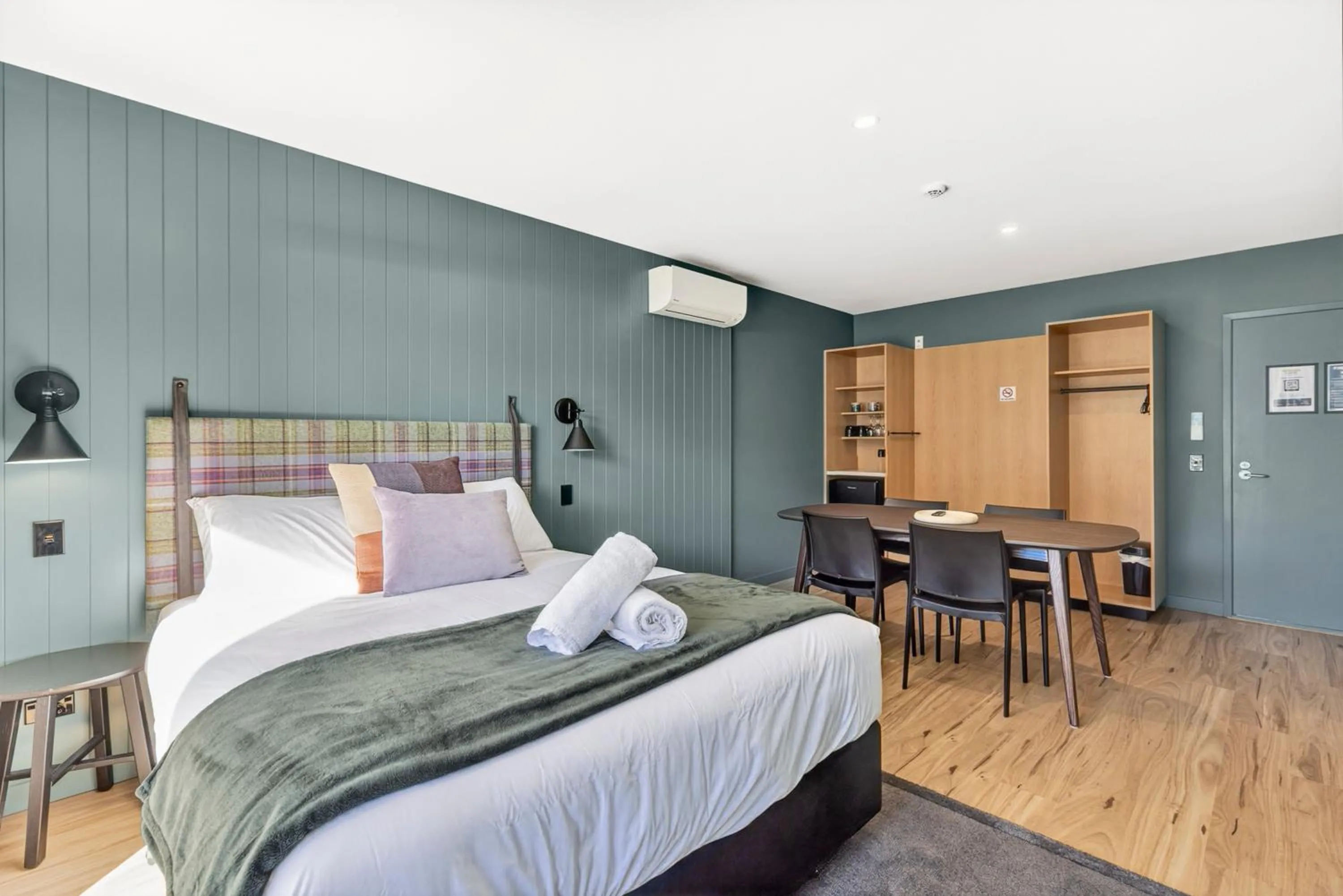 Bed in Hampshire Holiday Parks - Queenstown Lakeview