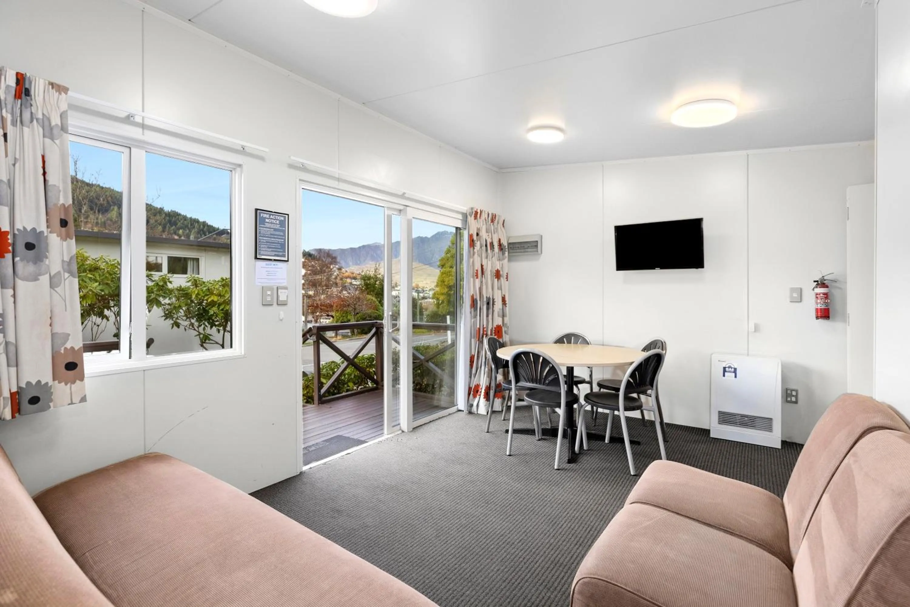 Communal lounge/ TV room in Hampshire Holiday Parks - Queenstown Lakeview