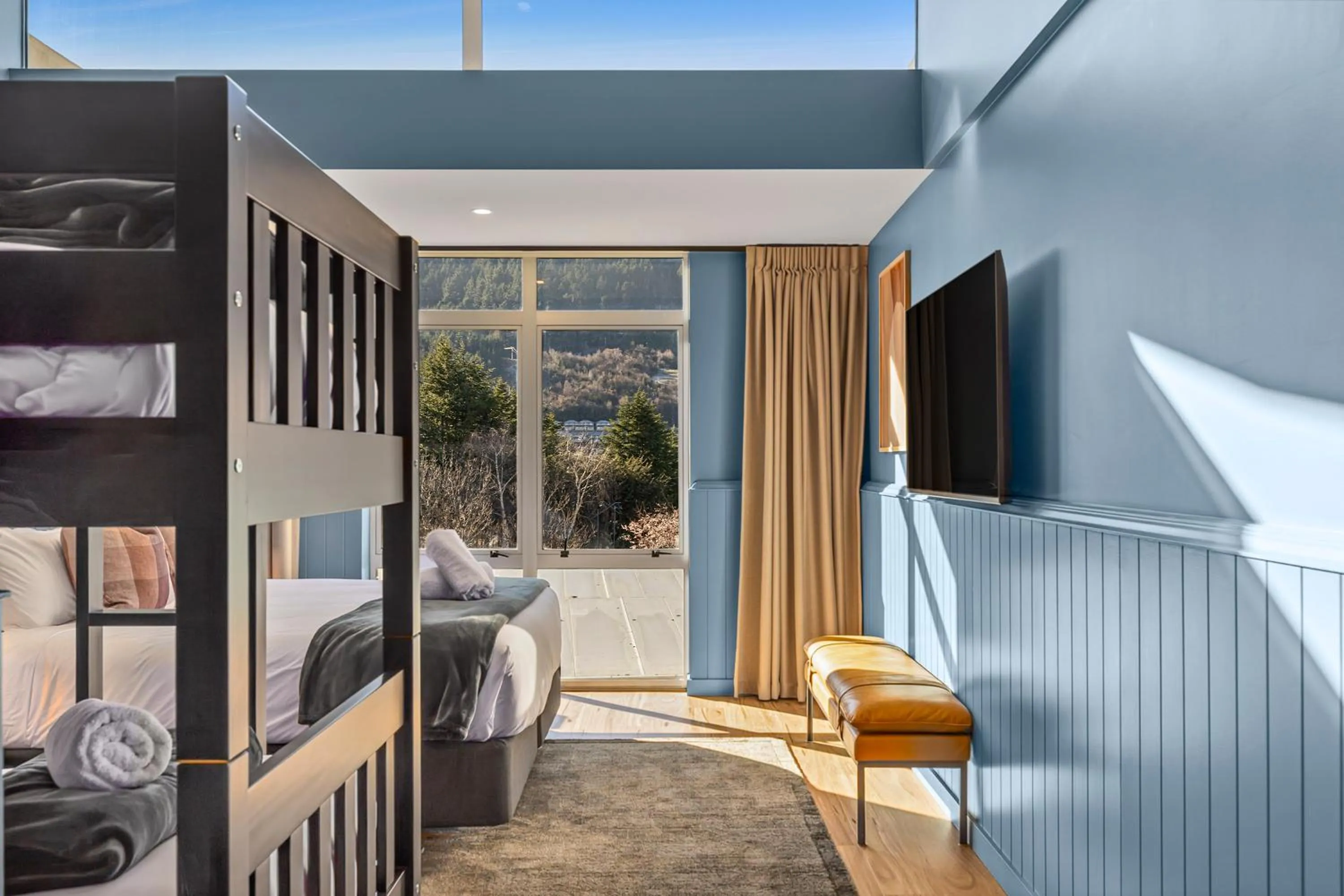 Photo of the whole room in Hampshire Holiday Parks - Queenstown Lakeview