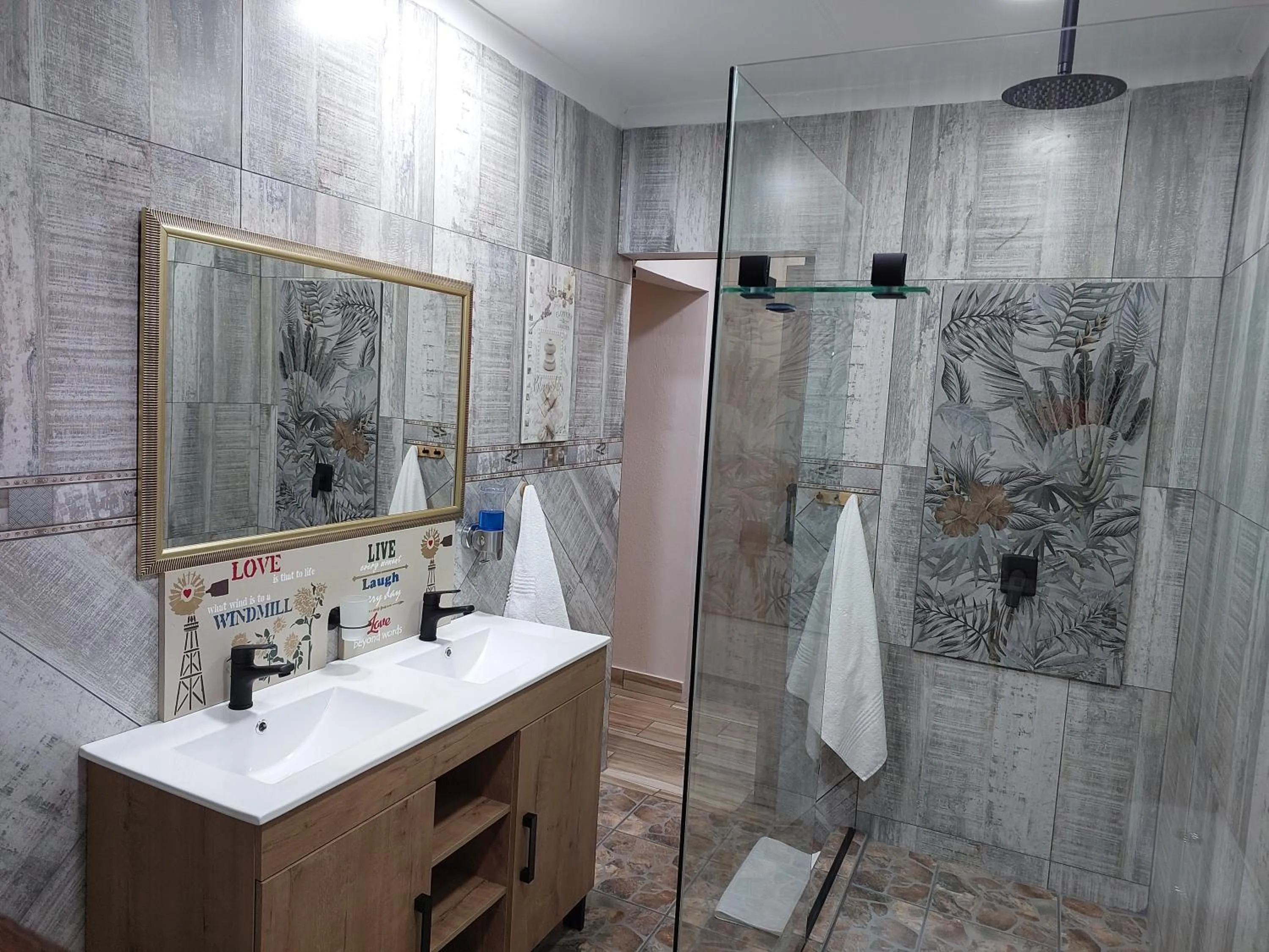Bathroom in Twins Guest House Astoni