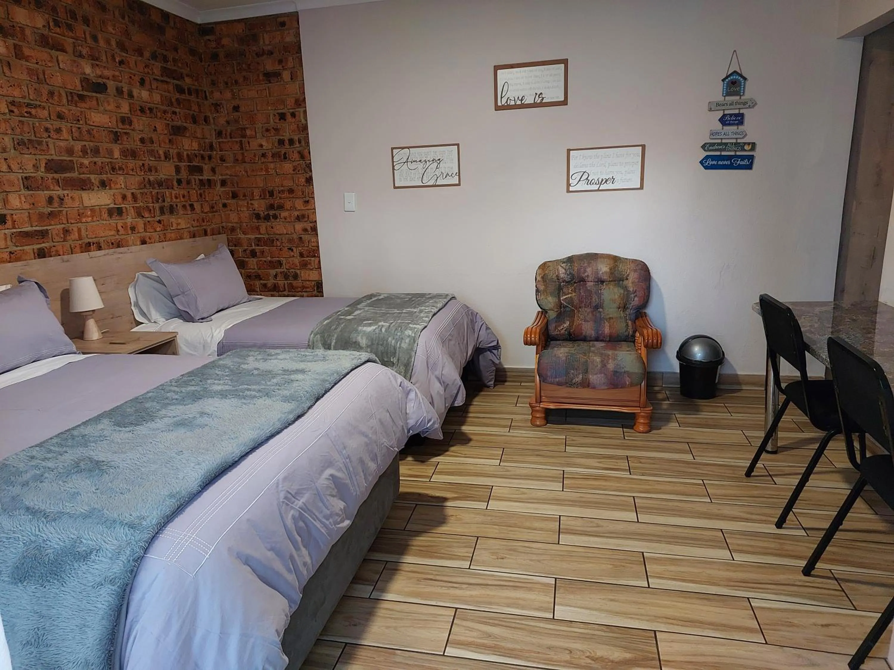 Bed in Twins Guest House Astoni