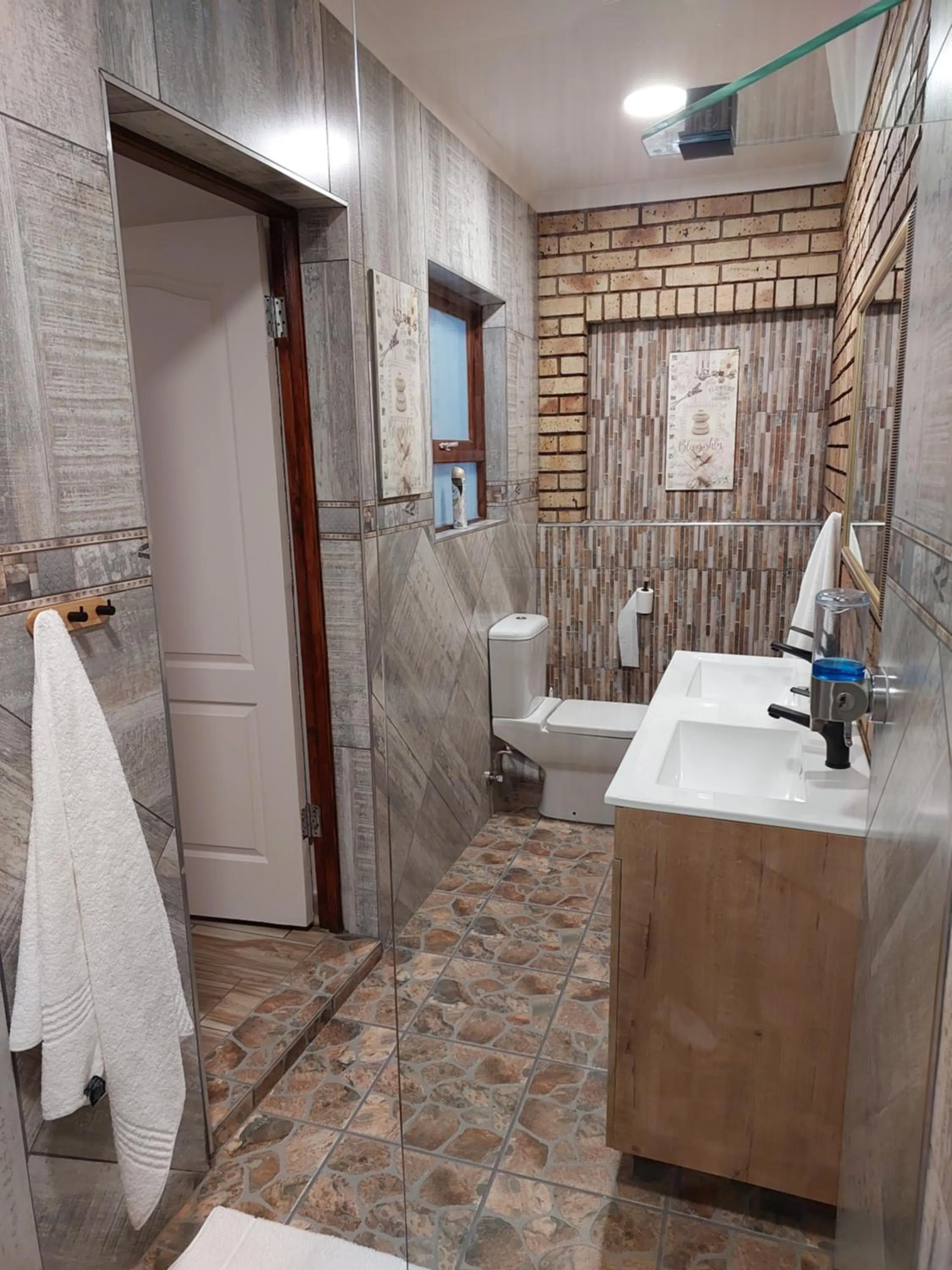 Twins Guest House Astoni