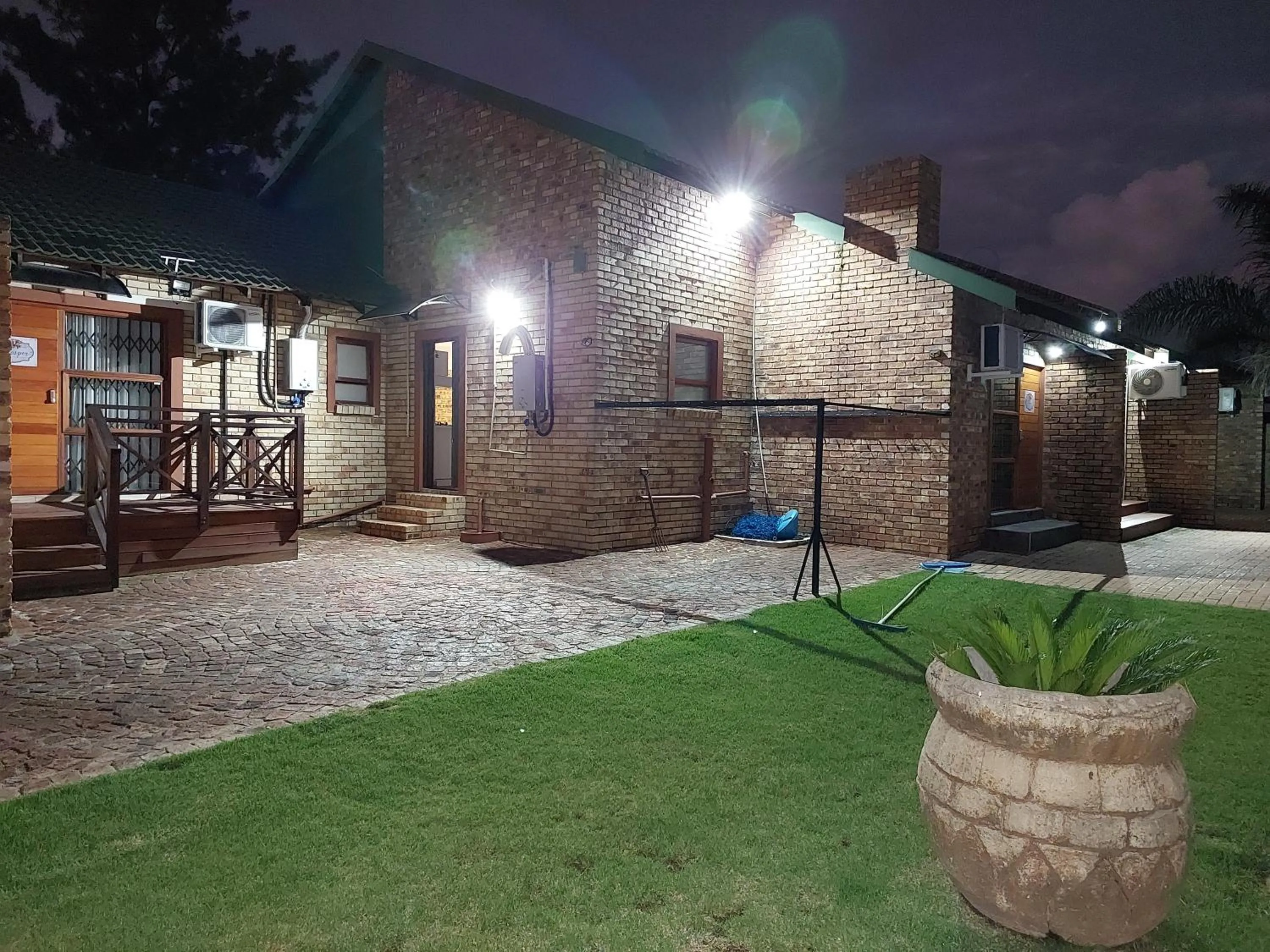 Twins Guest House Astoni