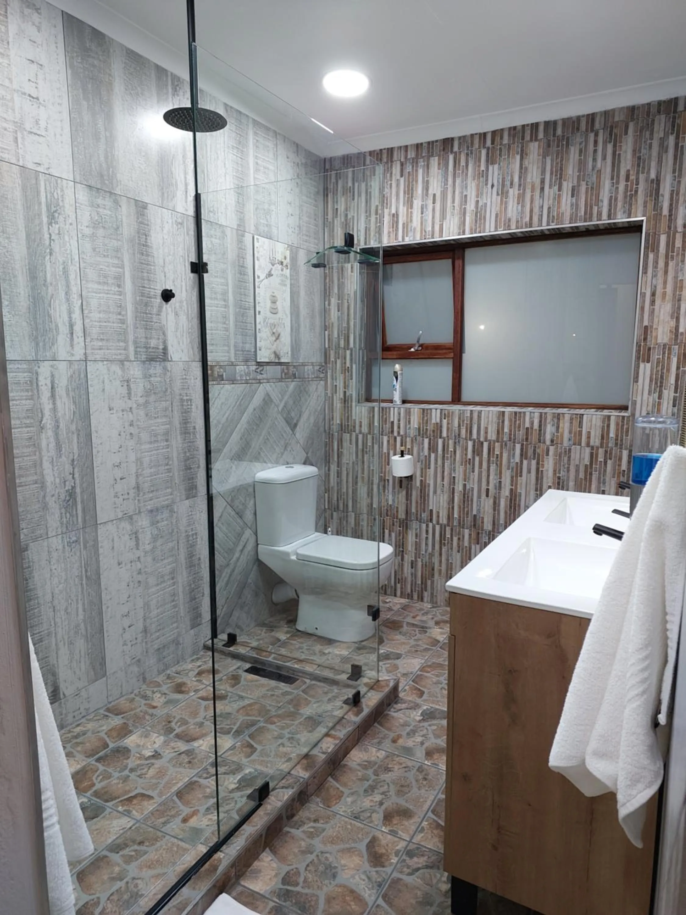 Bathroom in Twins Guest House Astoni