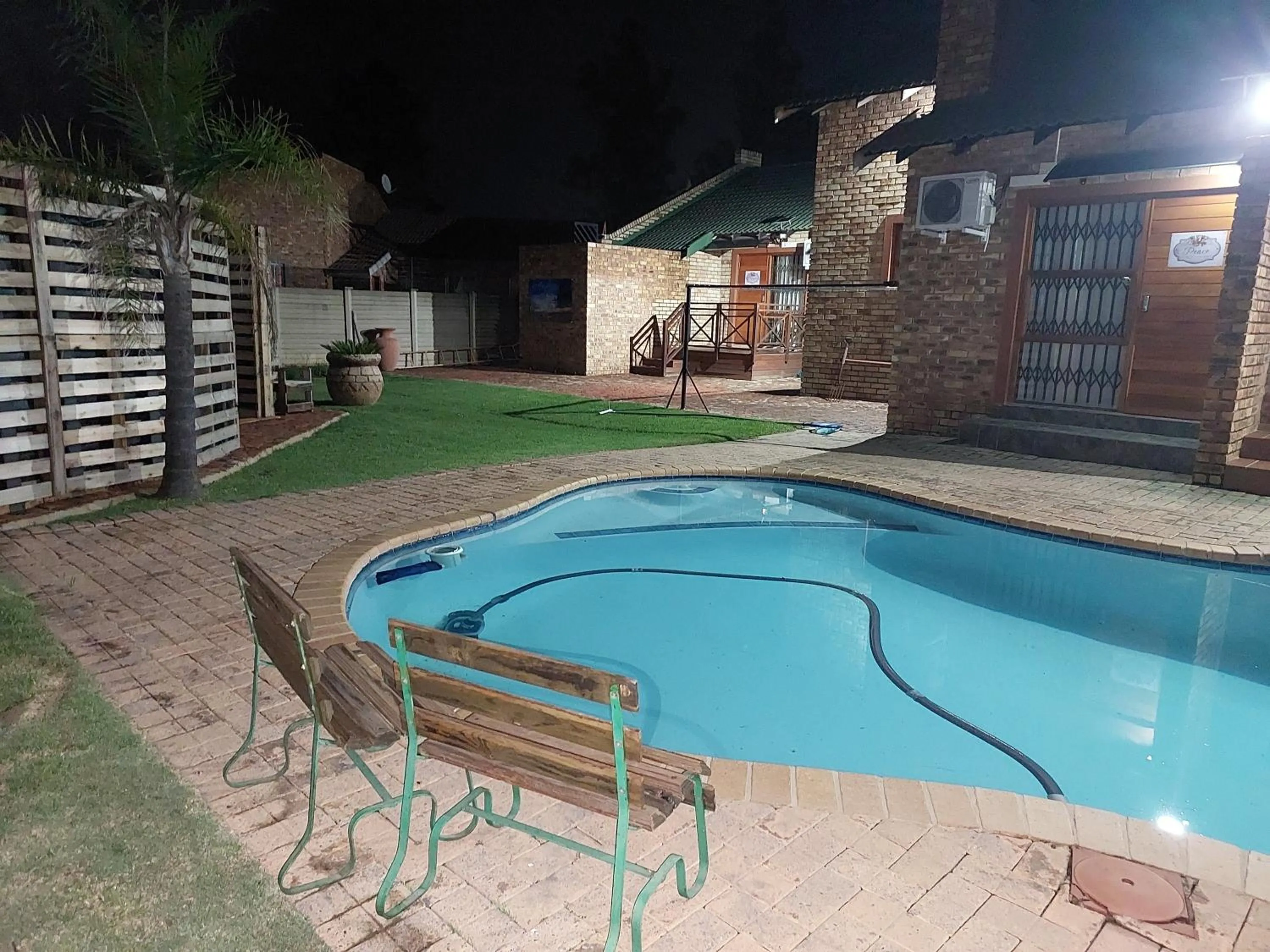 Twins Guest House Astoni