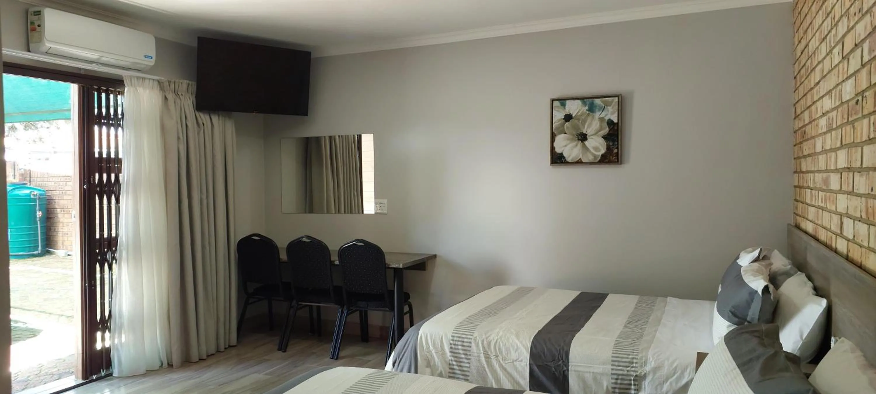 Bed in Twins Guest House Astoni