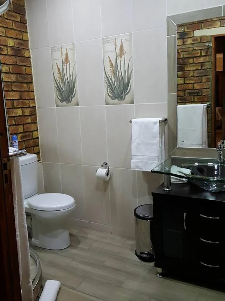 Bathroom in Twins Guest House Astoni