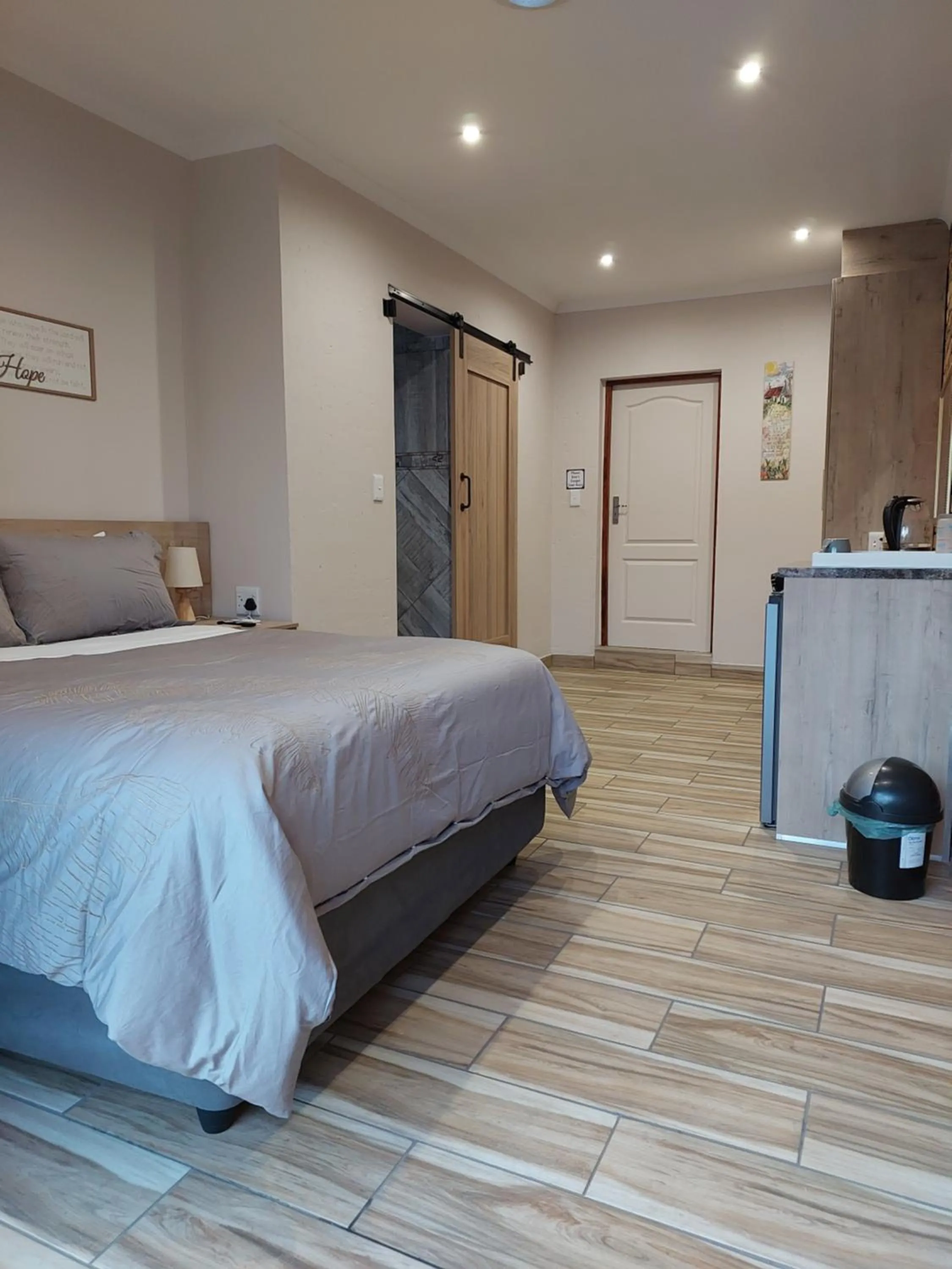 Bedroom, Bed in Twins Guest House Astoni