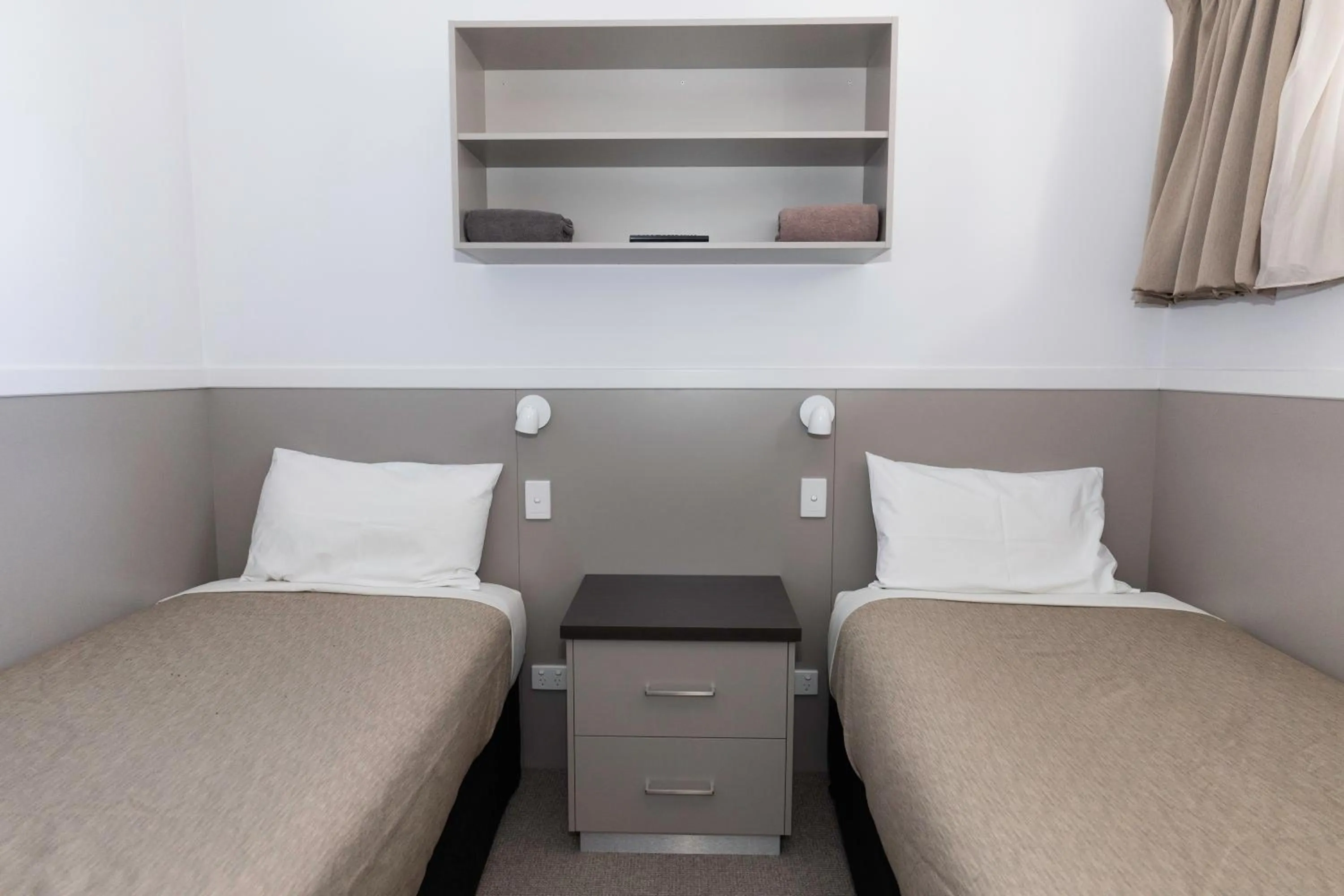 Bed in Amooran Oceanside Apartments and Motel