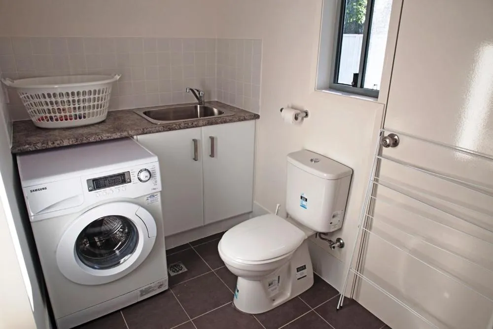 Amooran Oceanside Apartments and Motel