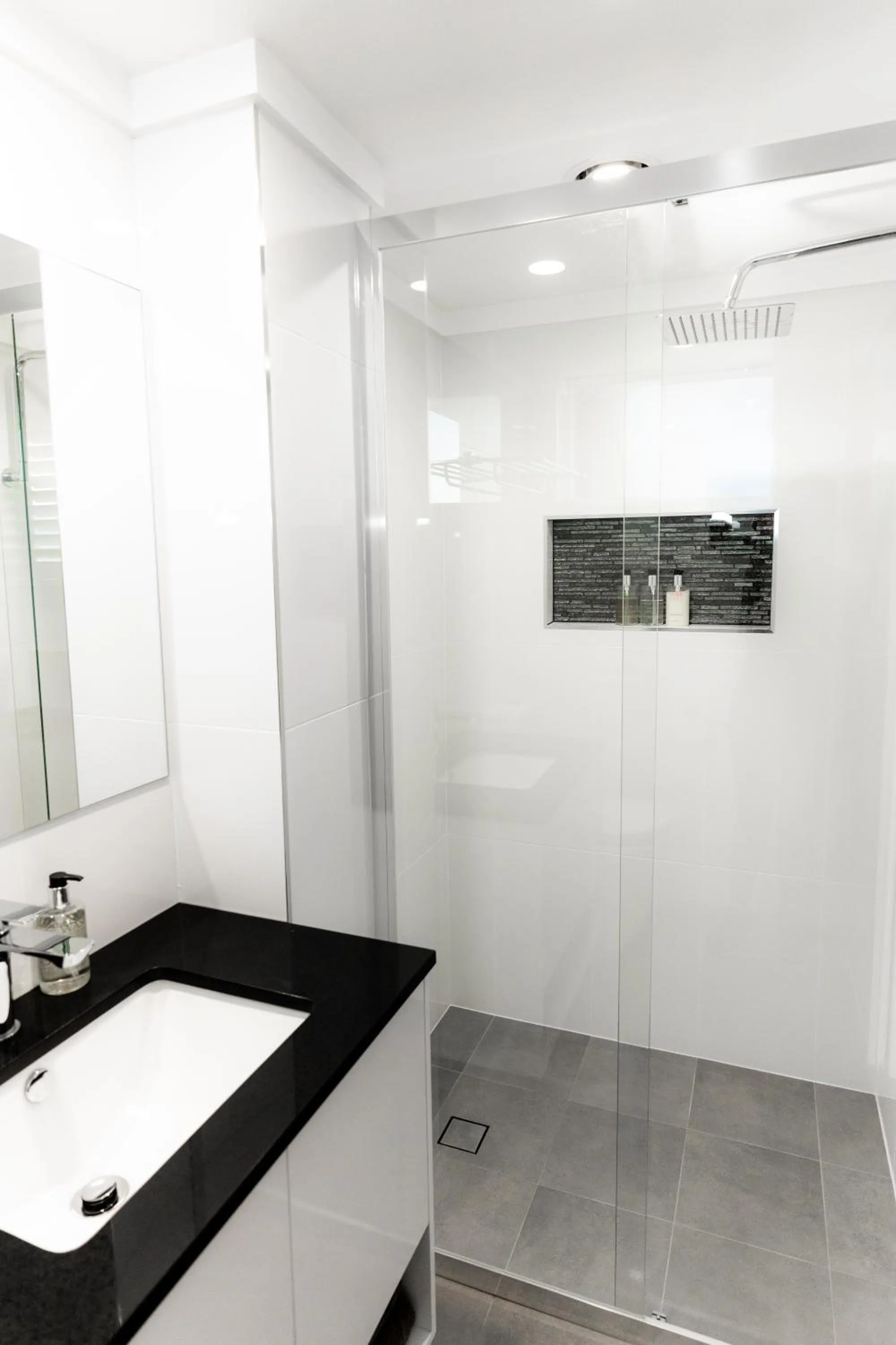 Amooran Oceanside Apartments and Motel