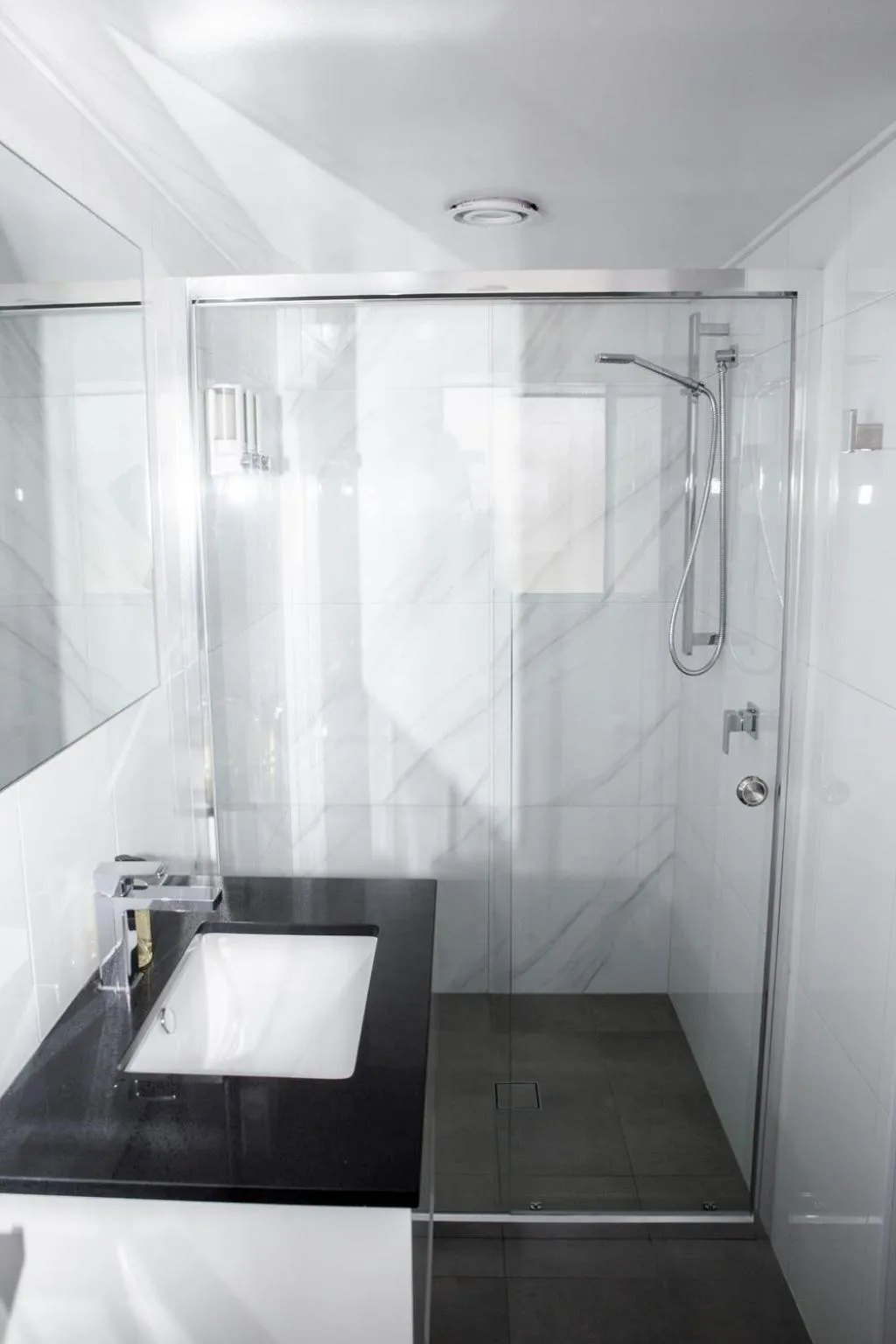 Amooran Oceanside Apartments and Motel