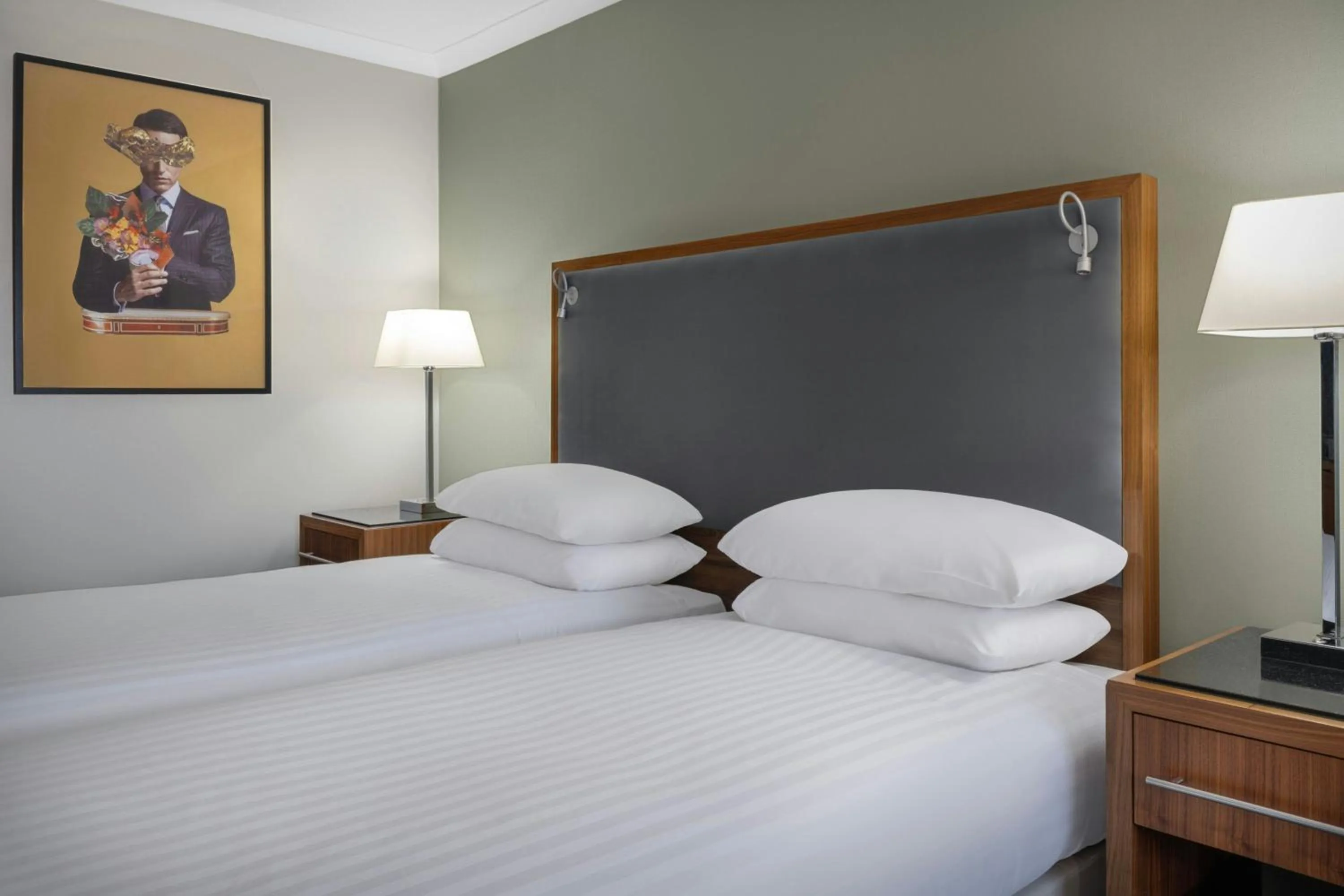 Photo of the whole room, Bed in Delta Hotels by Marriott Edinburgh