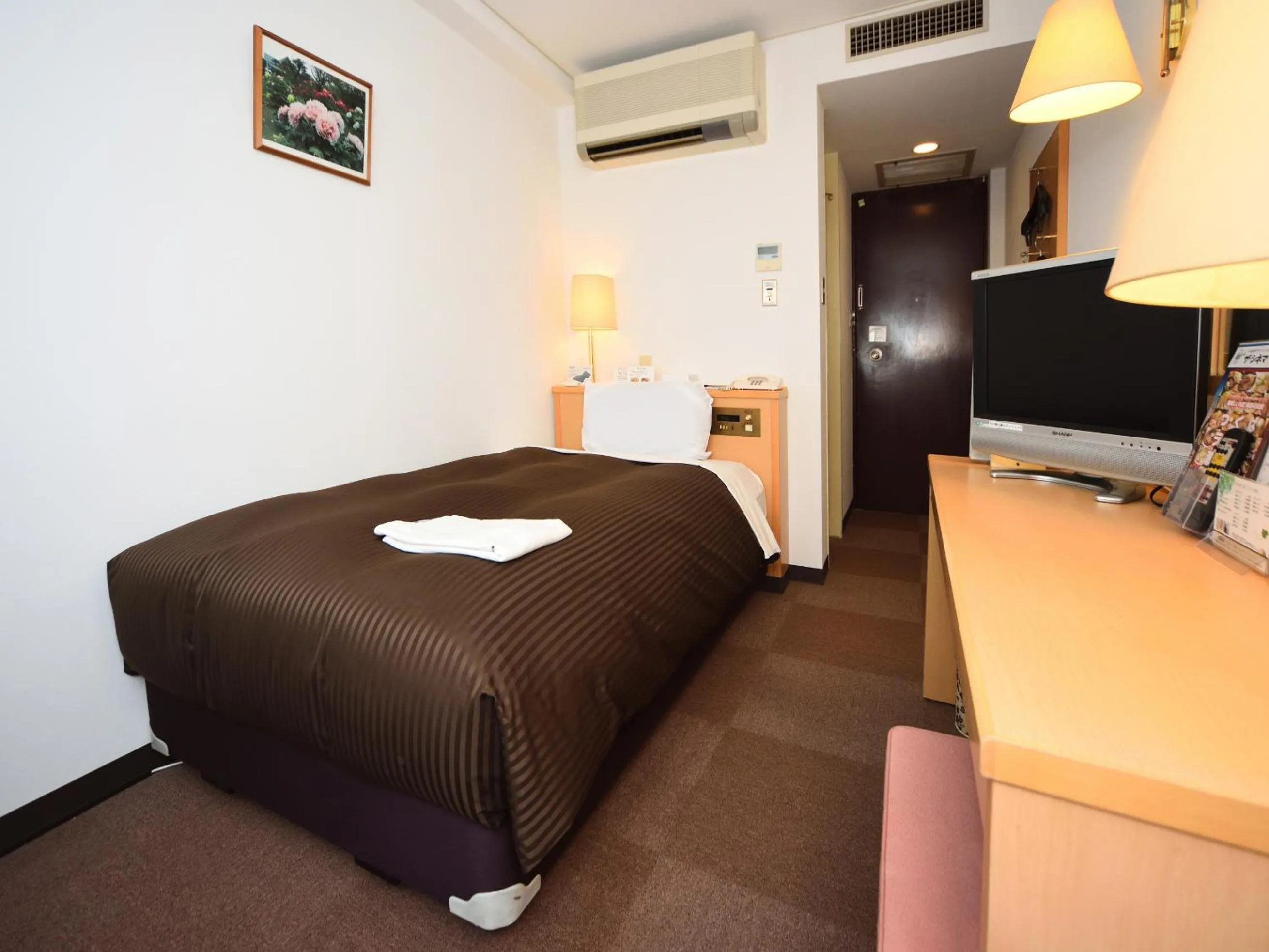 Photo of the whole room, Bed in Hotel Route Tsukuba