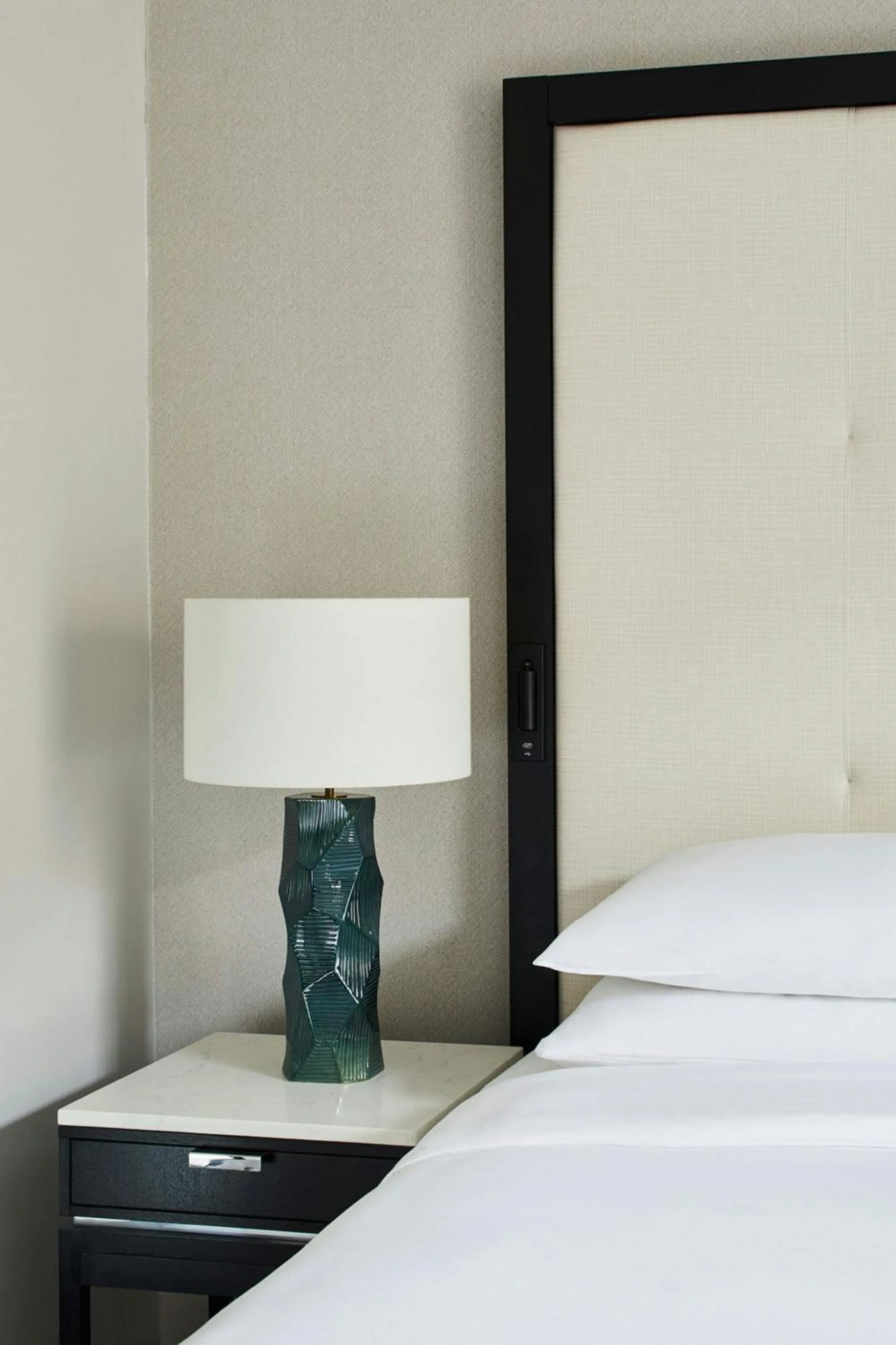 Photo of the whole room, Bed in London Marriott Hotel Grosvenor Square