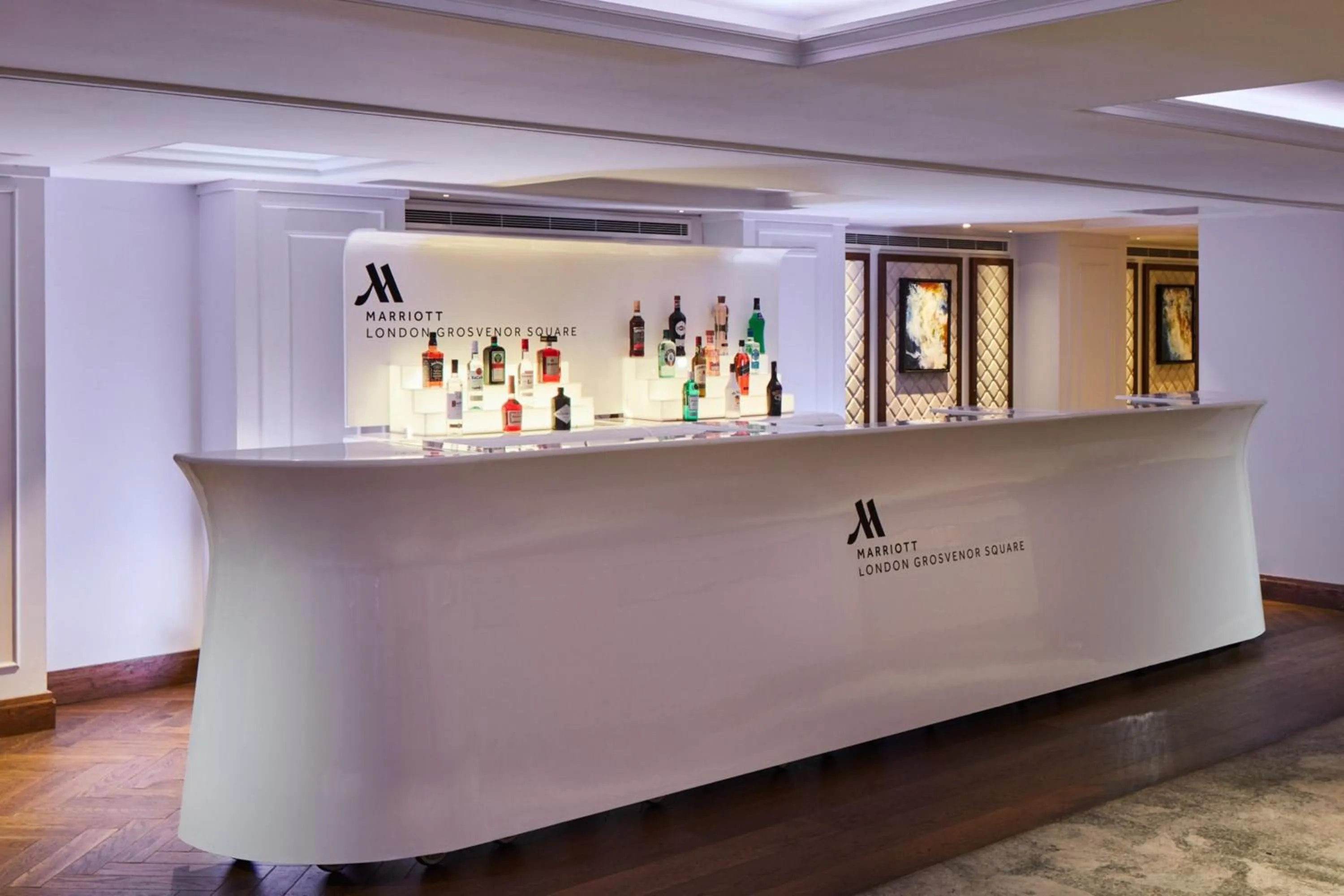 Lounge or bar in London Marriott Hotel Grosvenor Square