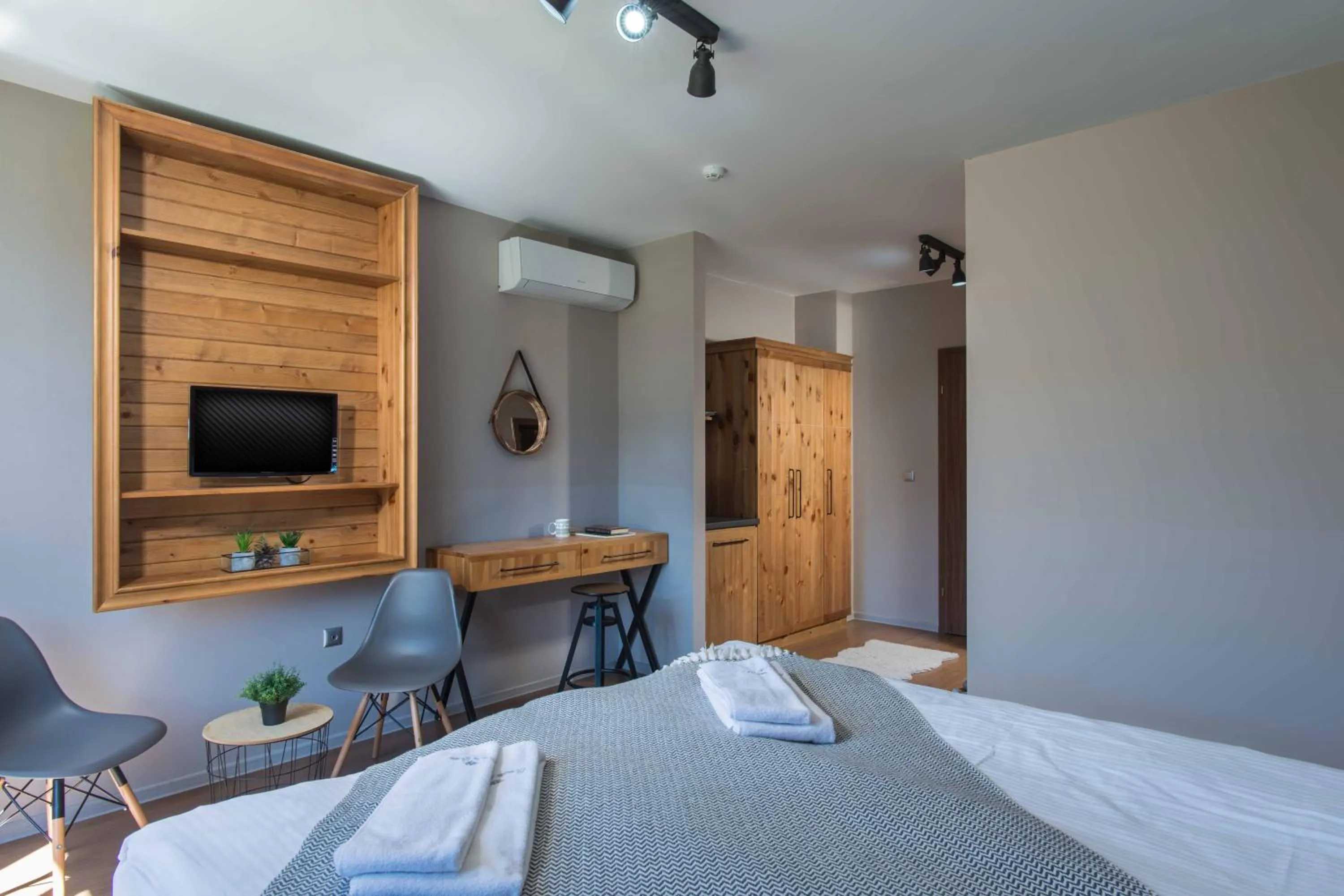 Communal lounge/ TV room, Bed in Cornelia Deluxe Residence