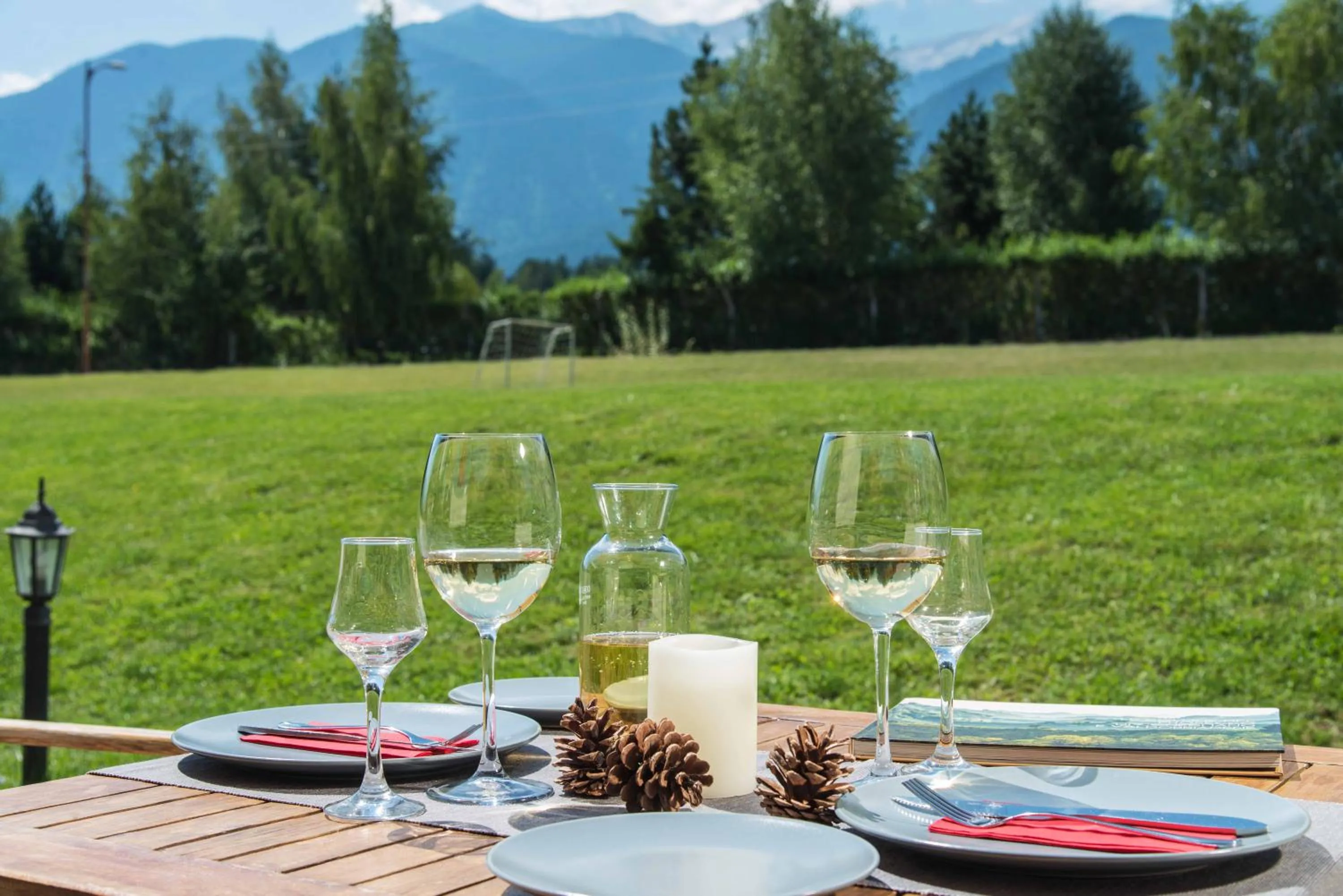 Restaurant/places to eat in Cornelia Deluxe Residence