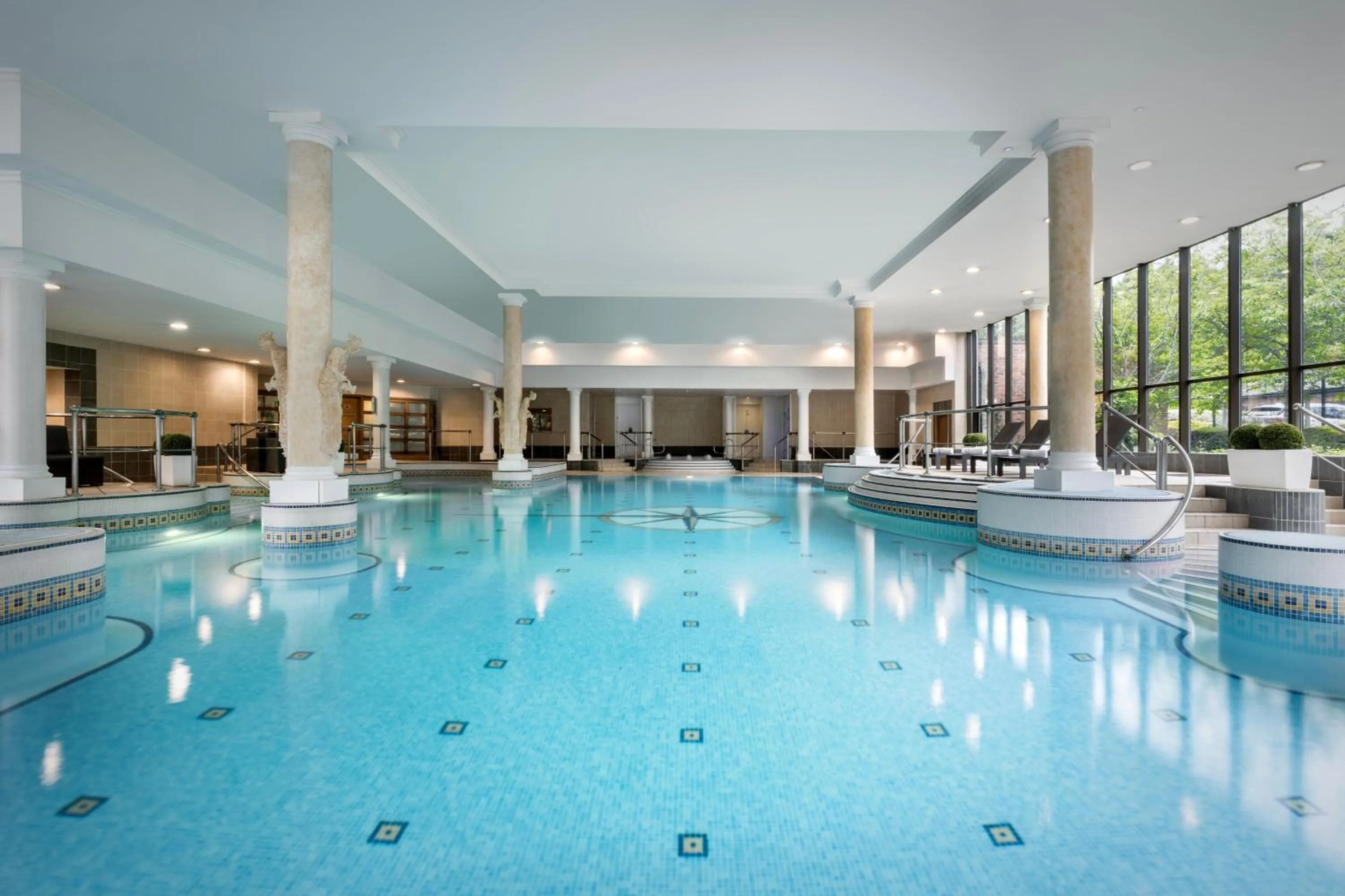 Swimming pool in Delta Hotels by Marriott Manchester Airport