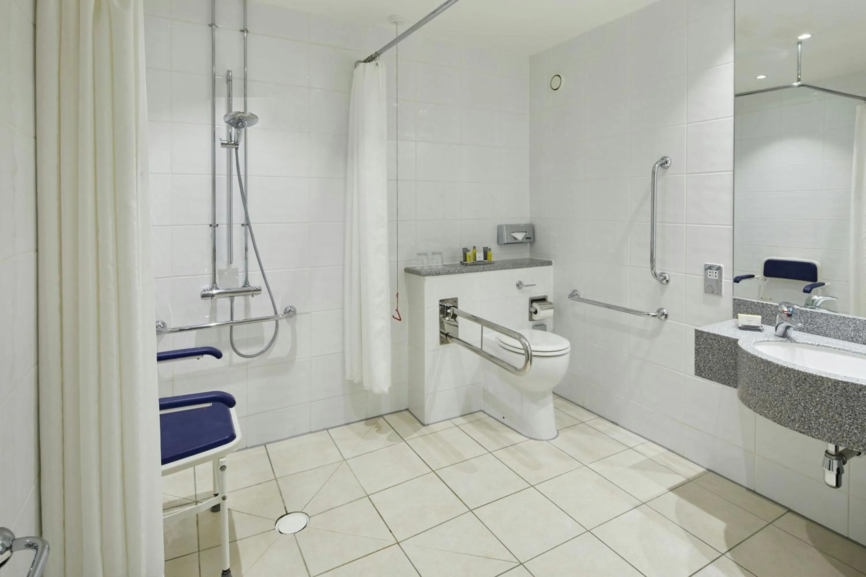 Bathroom in Delta Hotels by Marriott Manchester Airport