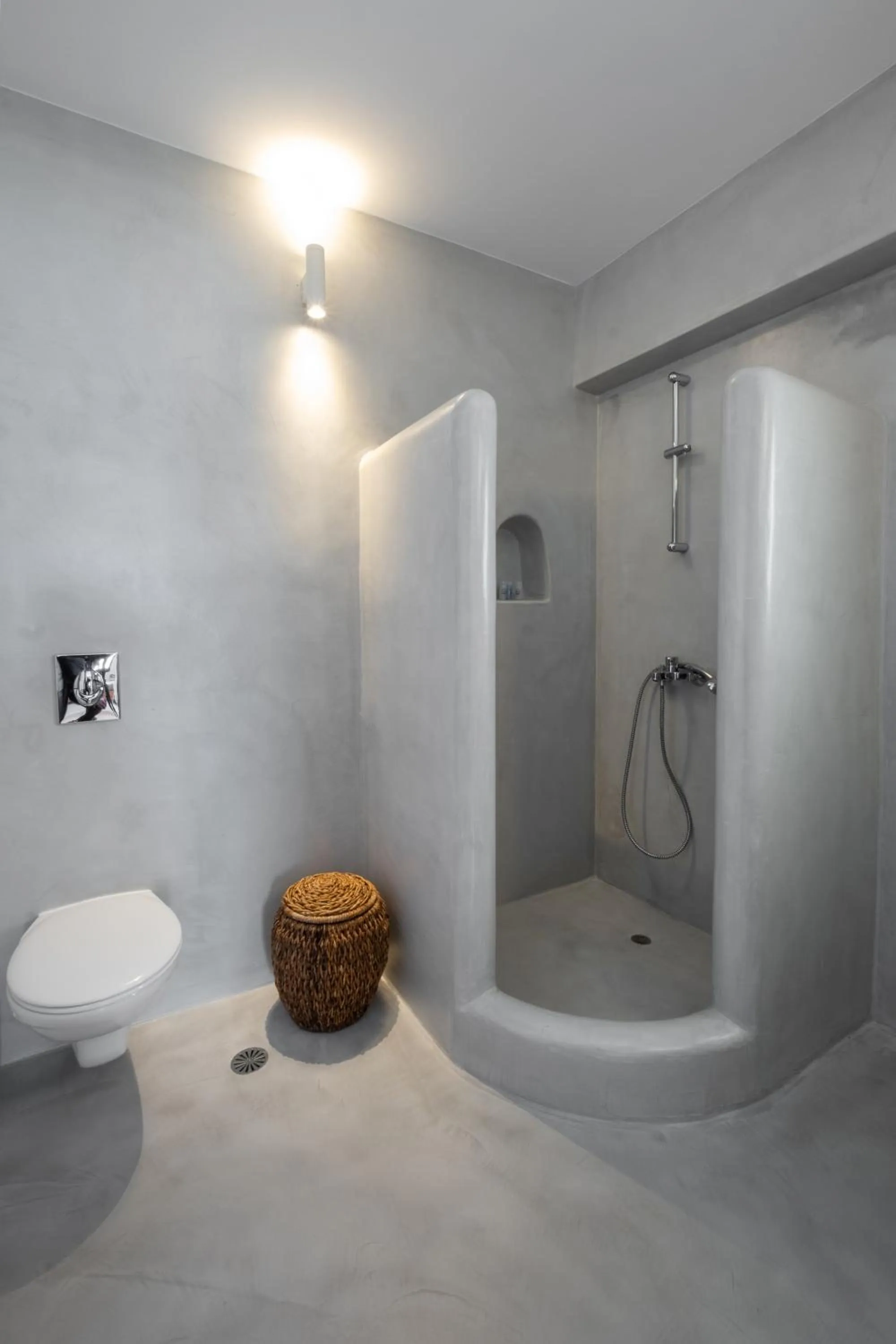 Bathroom in IfestAu.4 Suites