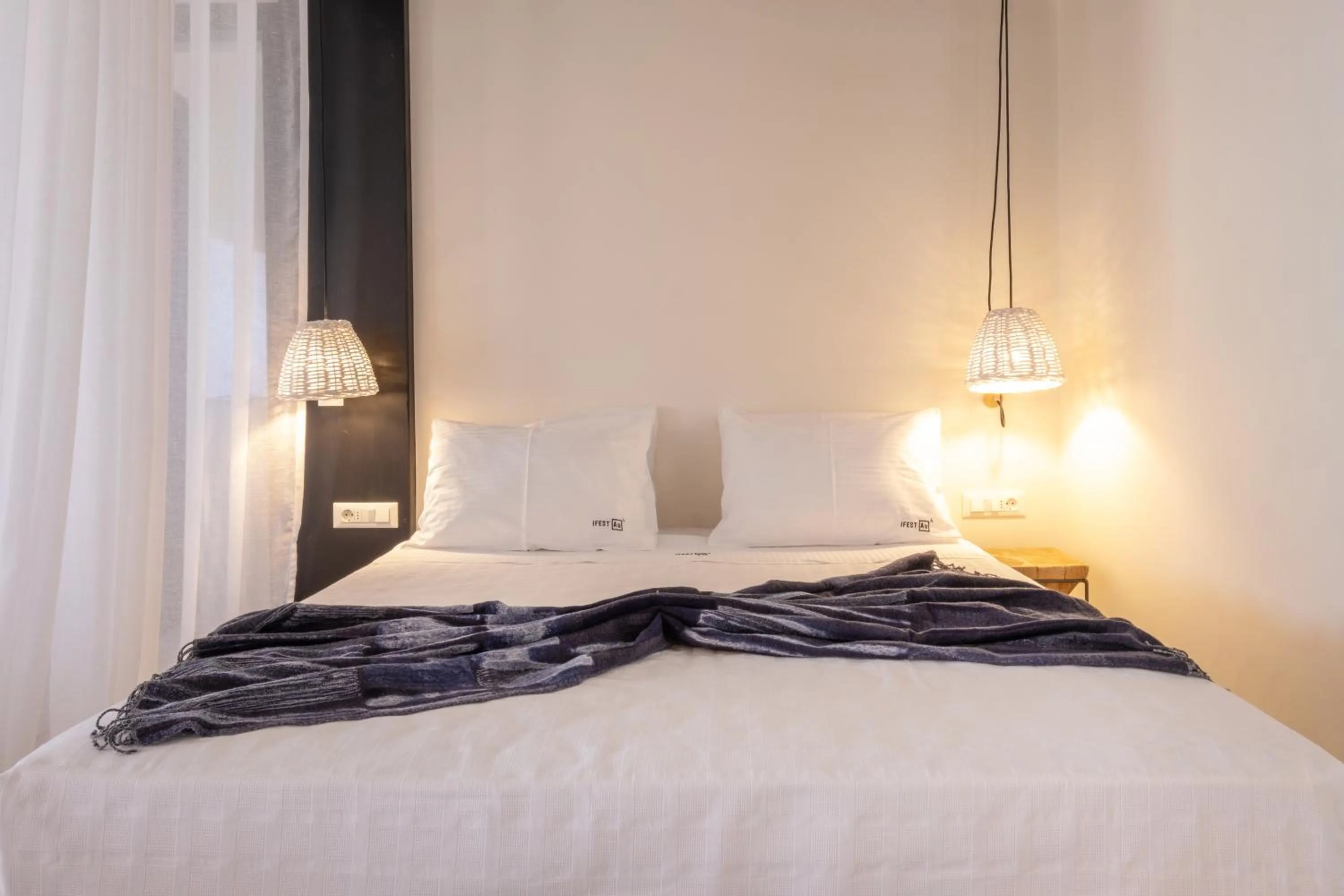 Bed in IfestAu.4 Suites