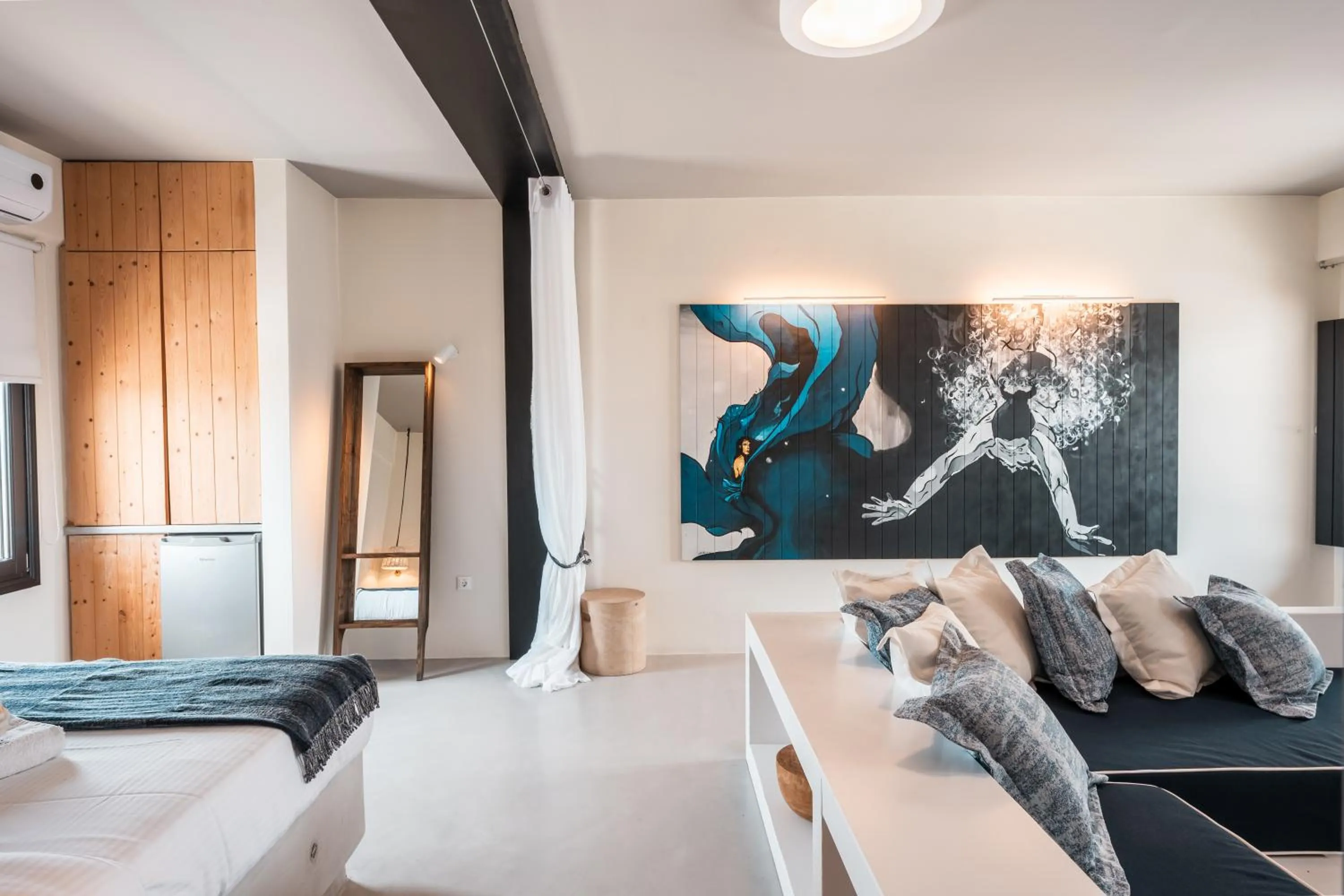 Photo of the whole room, Bed in IfestAu.4 Suites