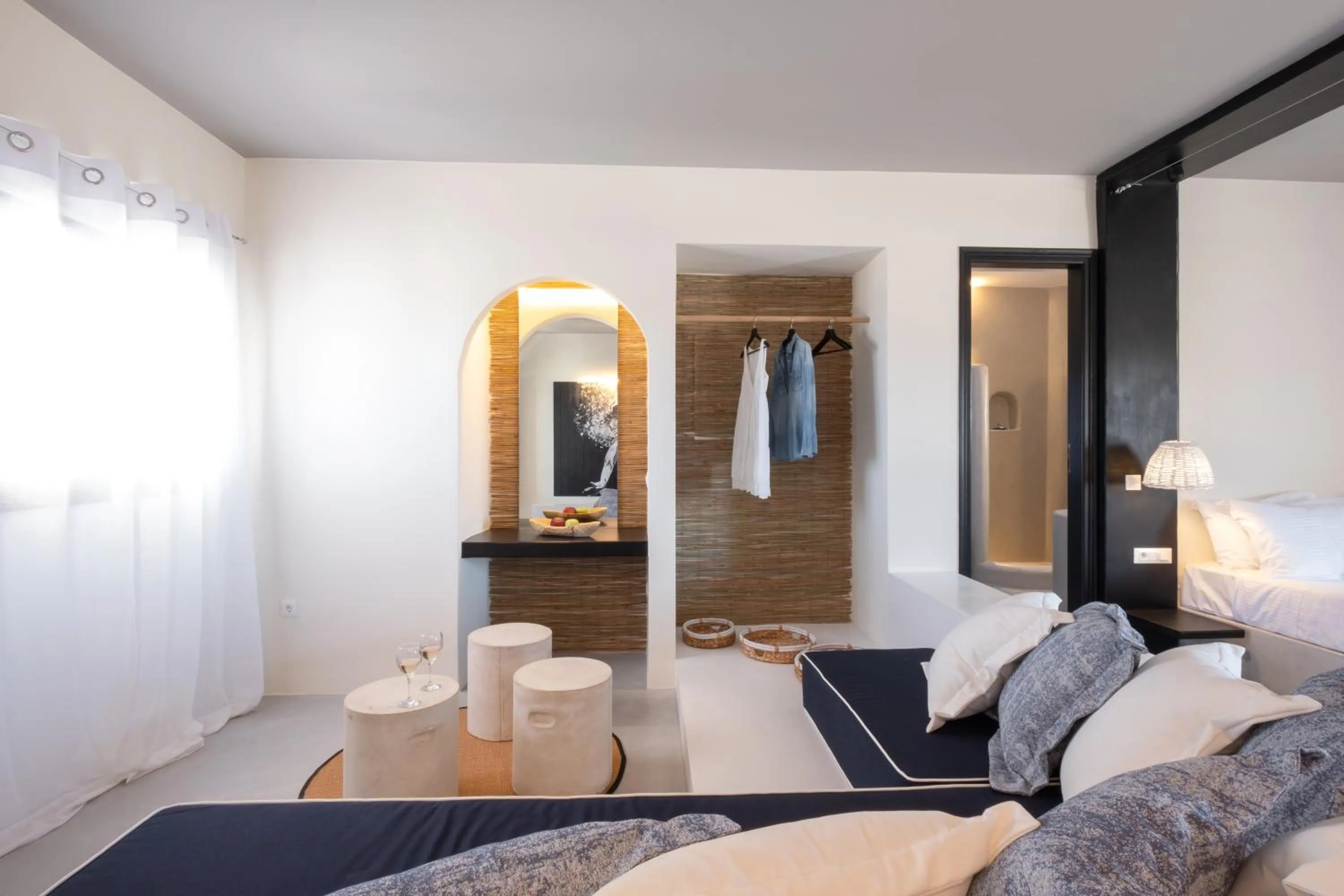 Living room, Bed in IfestAu.4 Suites