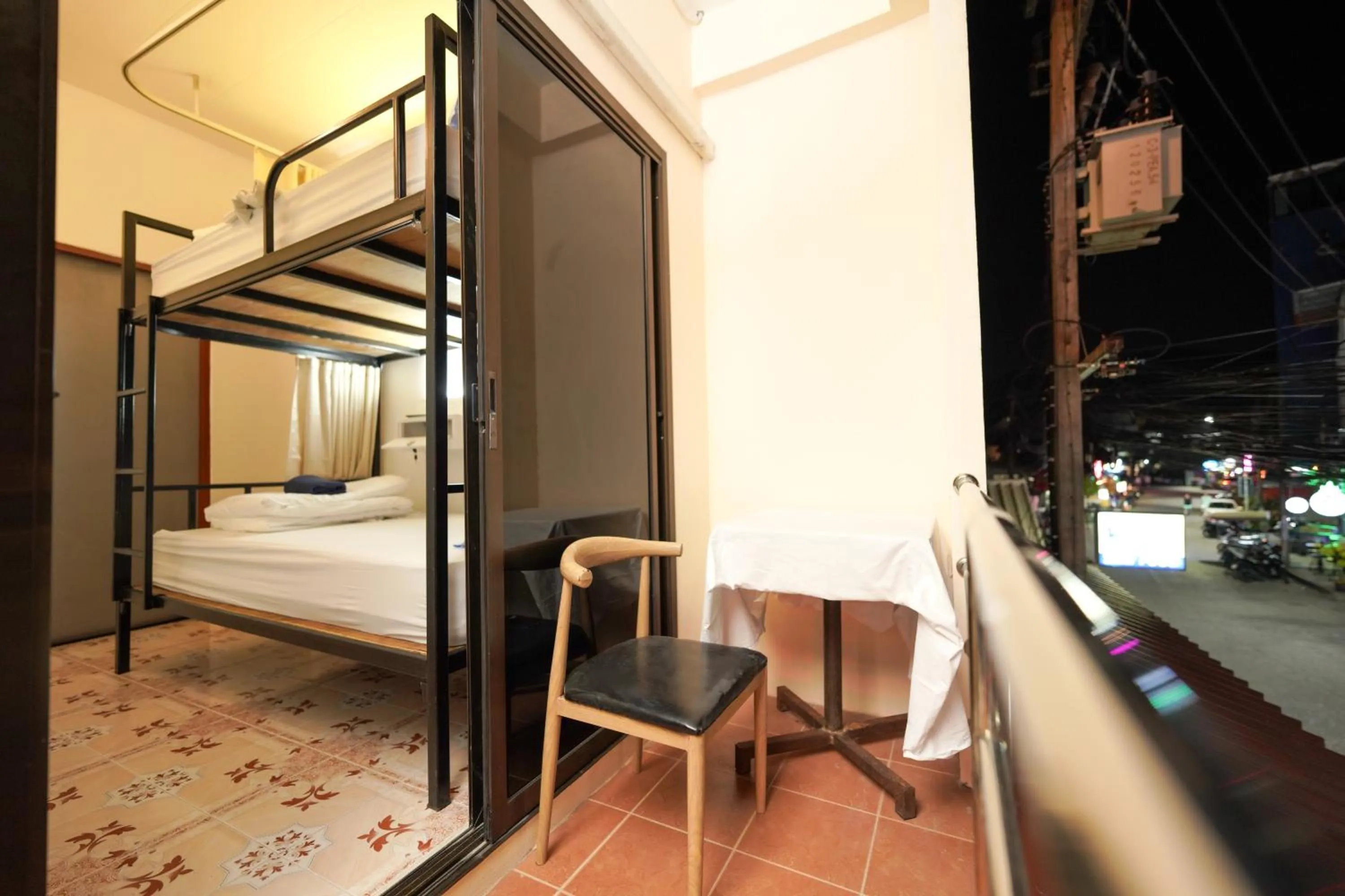 Night, Bed in Baan Kamala Backpacker